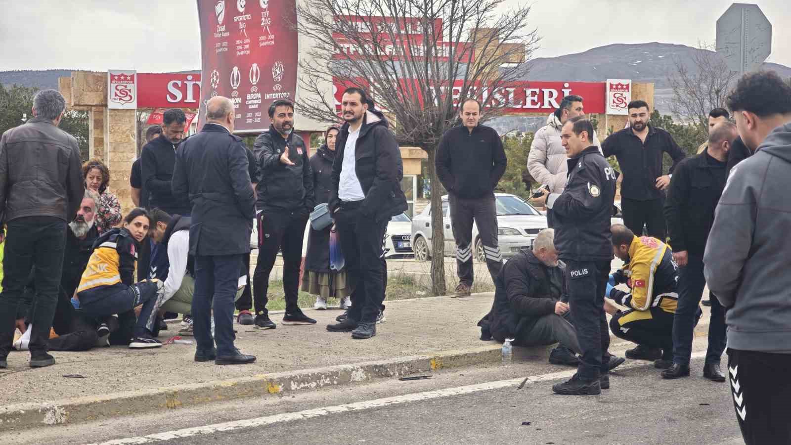 Sivasspor altyapı oyuncularını taşıyan taksi kaza yaptı: 6 yaralı
