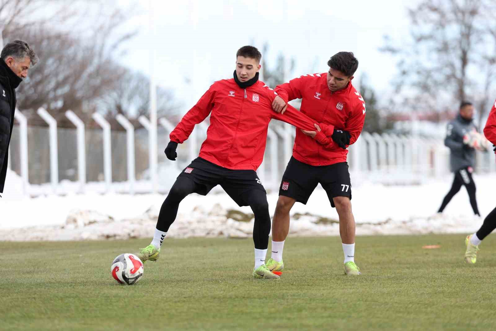 Sivasspor, Erzurumspor maçının hazırlıklarını sürdürdü
