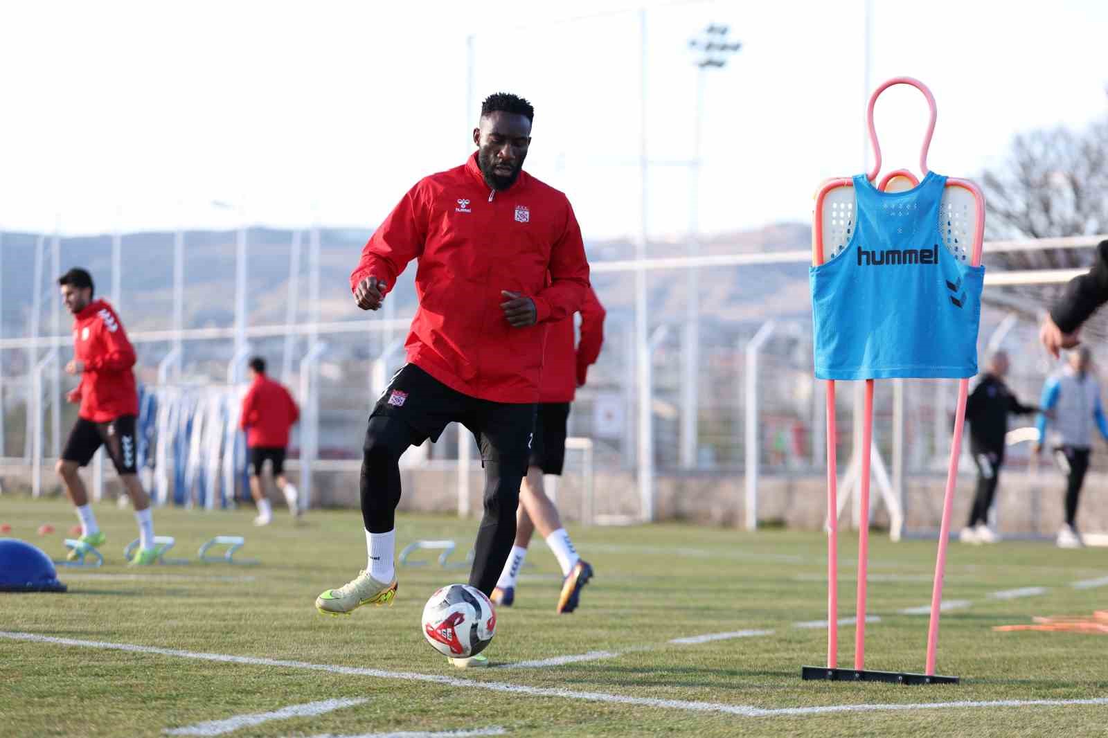 Sivasspor’da Esenler Erokspor hazırlıkları başladı
