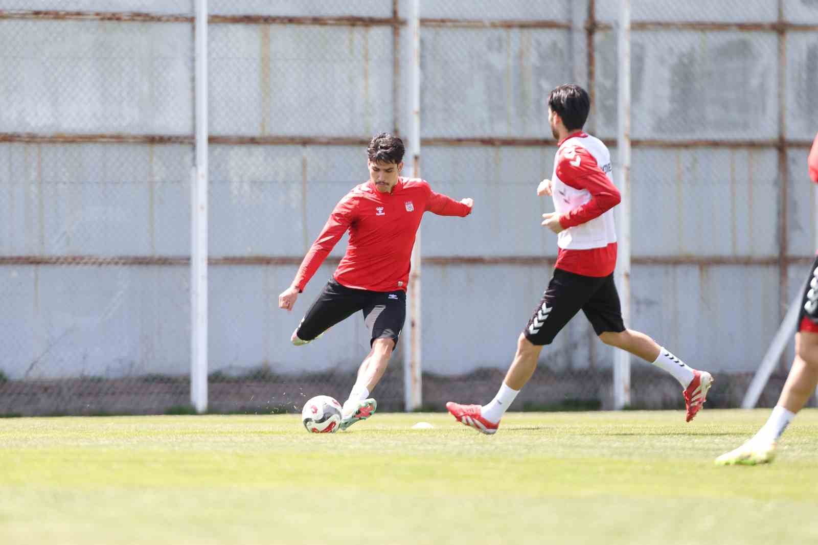 Sivasspor’da Rey Manaj idmanlara başladı
