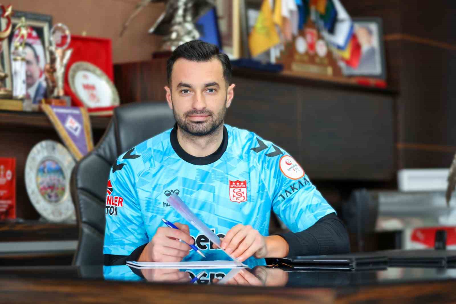 Sivasspor’da transfer yasağı kalktı, ilk imza Gökhan Akkan’dan

