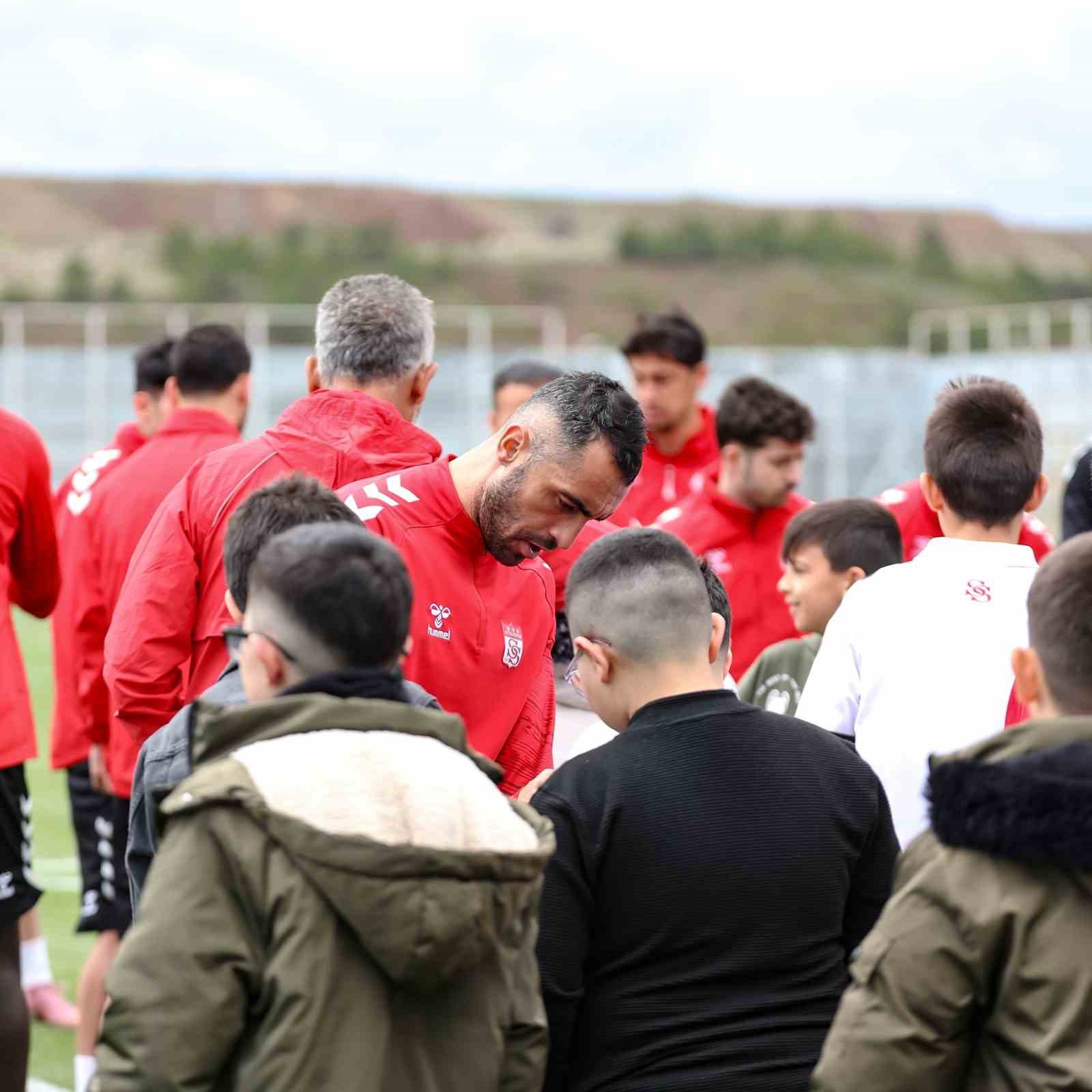 Sivasspor’dan çocuklara 23 Nisan etkinliği
