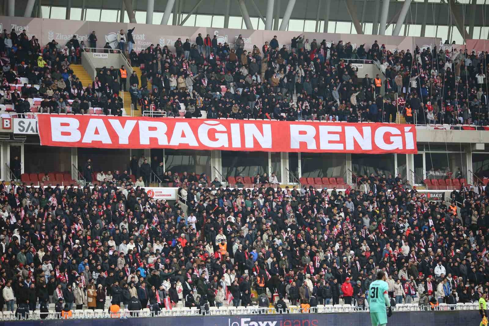 Sivassporlu taraftarlar, Amed Sportif Faaliyetler maçına ilgi gösterdi
