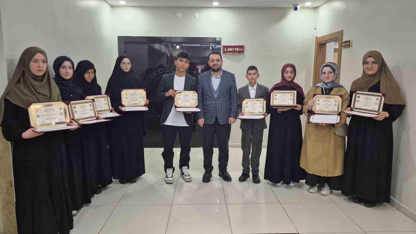 Sivas’ta 10 öğrenciye hafızlık belgesi verildi
