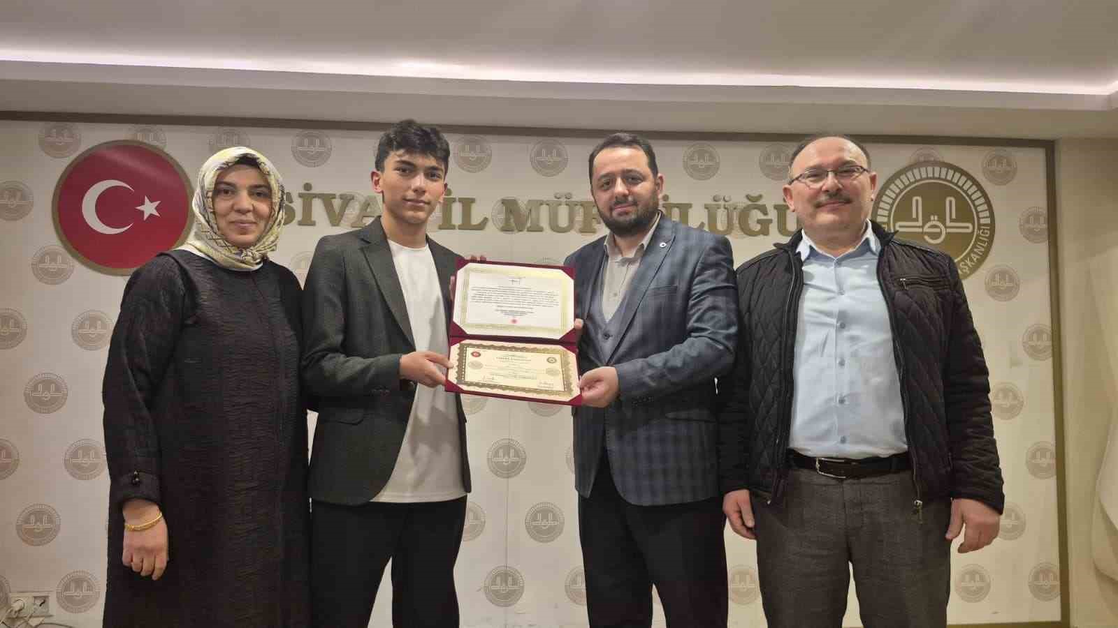 Sivas’ta 10 öğrenciye hafızlık belgesi verildi
