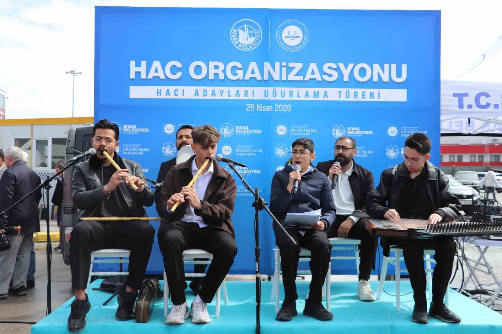 Sivas’ta 312 hacı adayı dualarla kutsal topraklara uğurlandı
