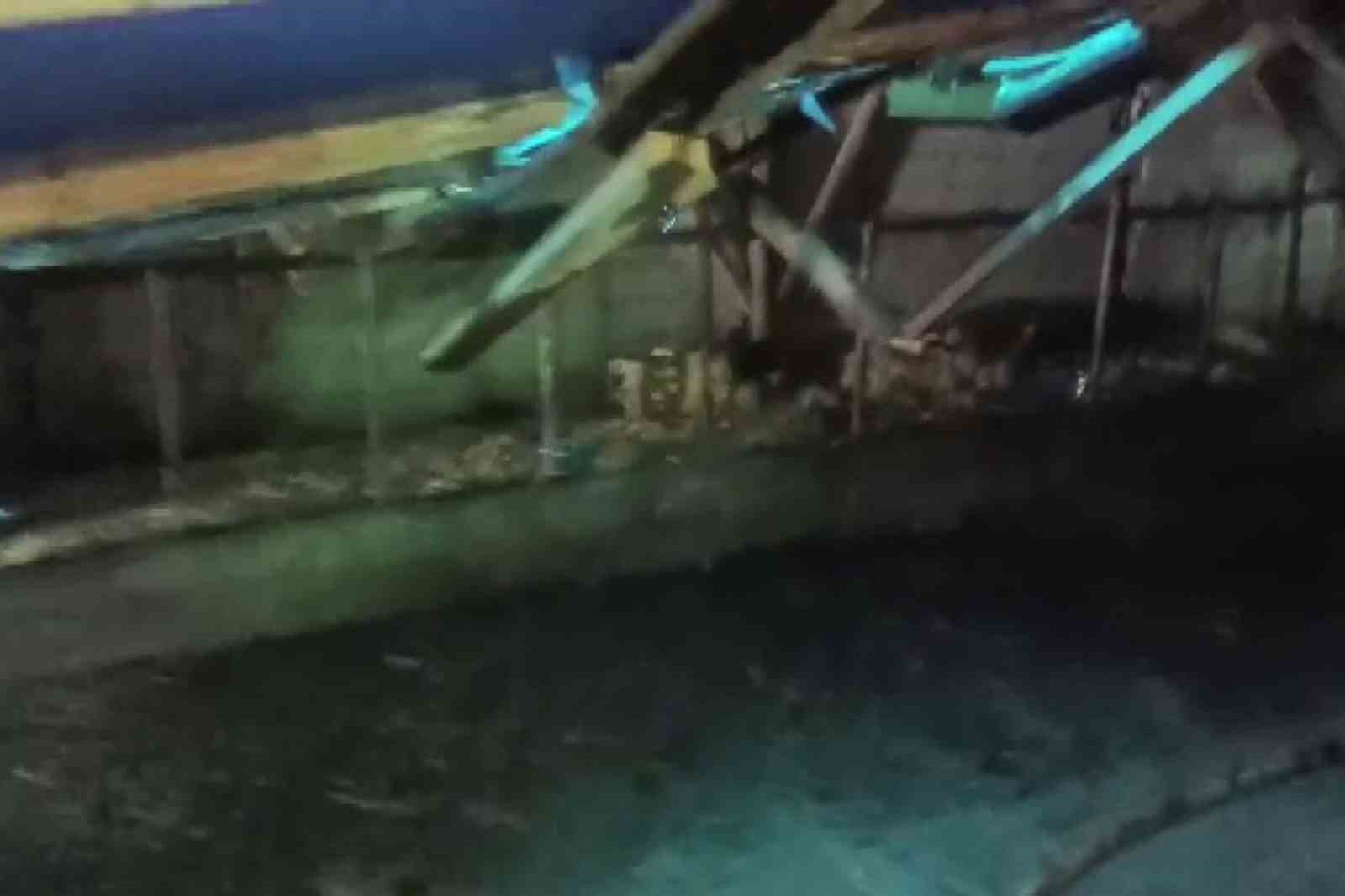 Sivas’ta ahır çöktü, o anlar güvenlik kamerasına yansıdı
