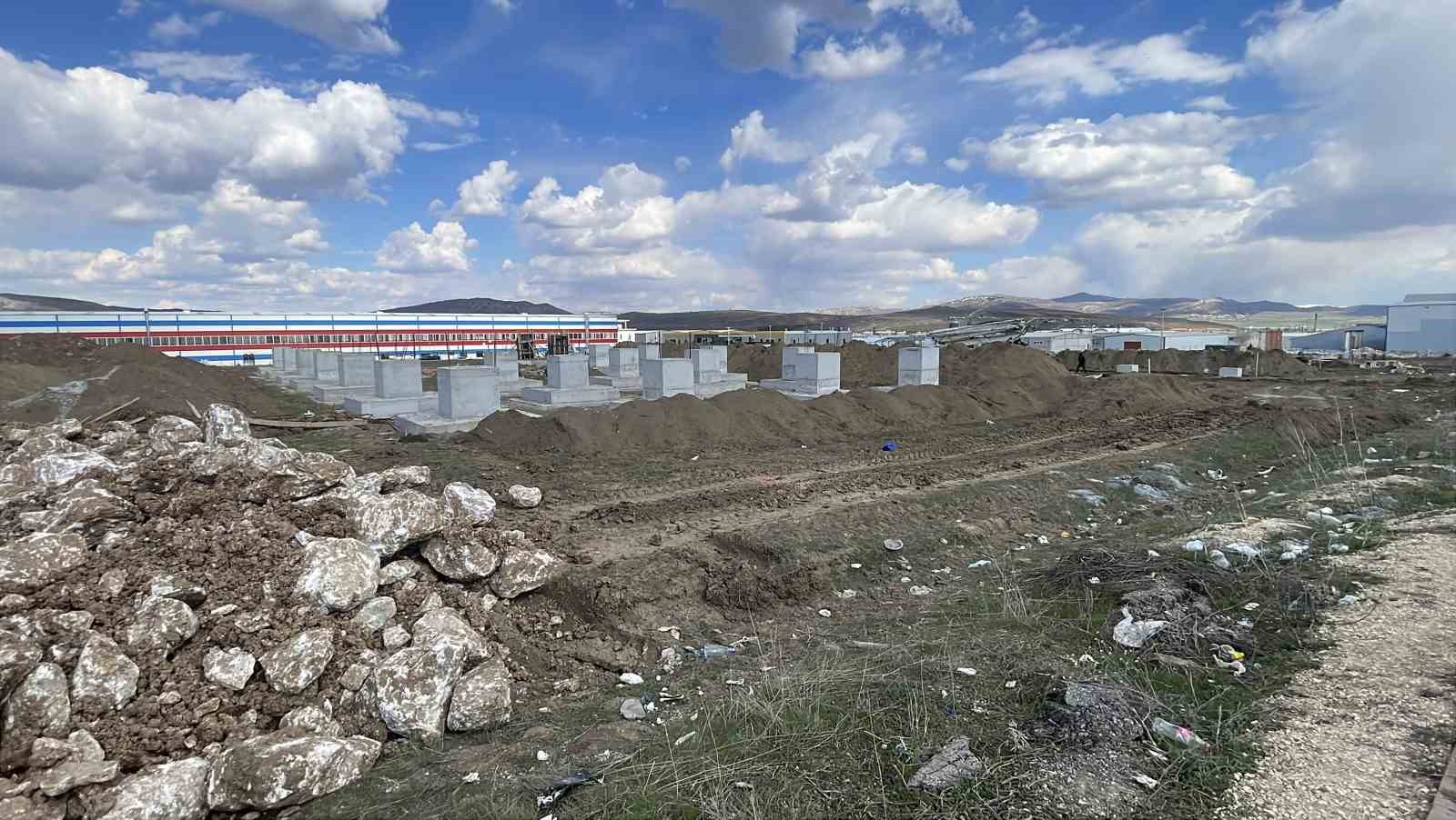 Sivas’ta beton kalıbına düşen genç işçi hayatını kaybetti
