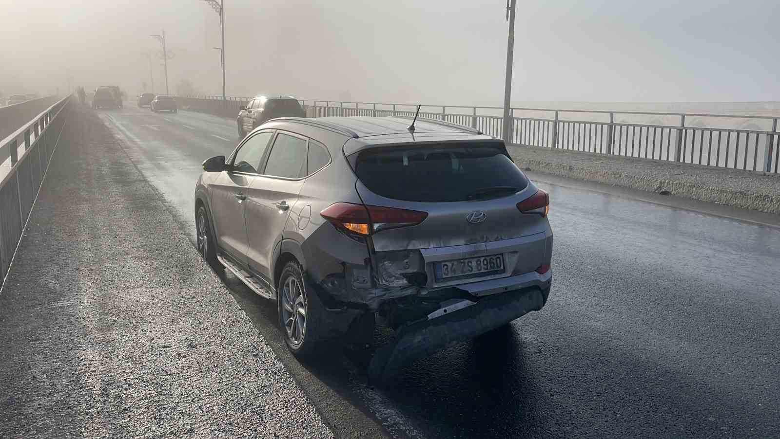 Sivas’ta buzlanma zincirleme kazaya neden oldu, çok sayıda araç birbirine girdi
