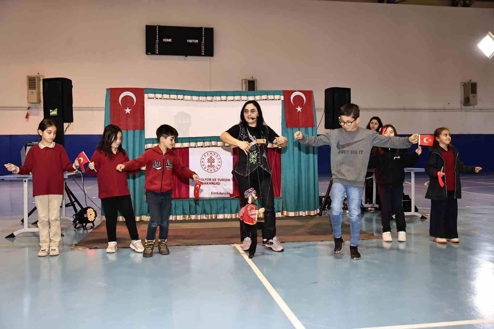 Sivas’ta çocuklar halk oyunlarıyla buluştu
