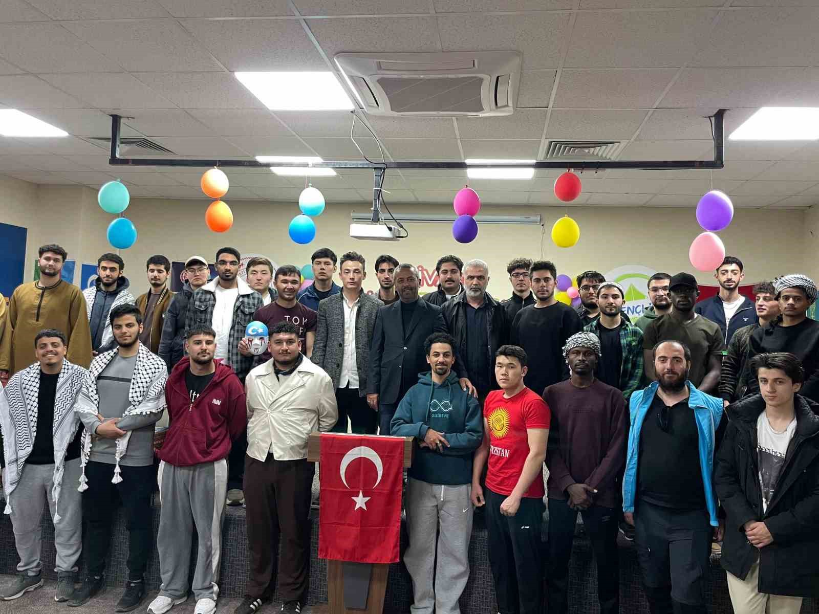 Sivas’ta eğitim gören uluslararası üniversite öğrencileri, Türk Dünyası Gençlik Kampı’nda bir araya geldi
