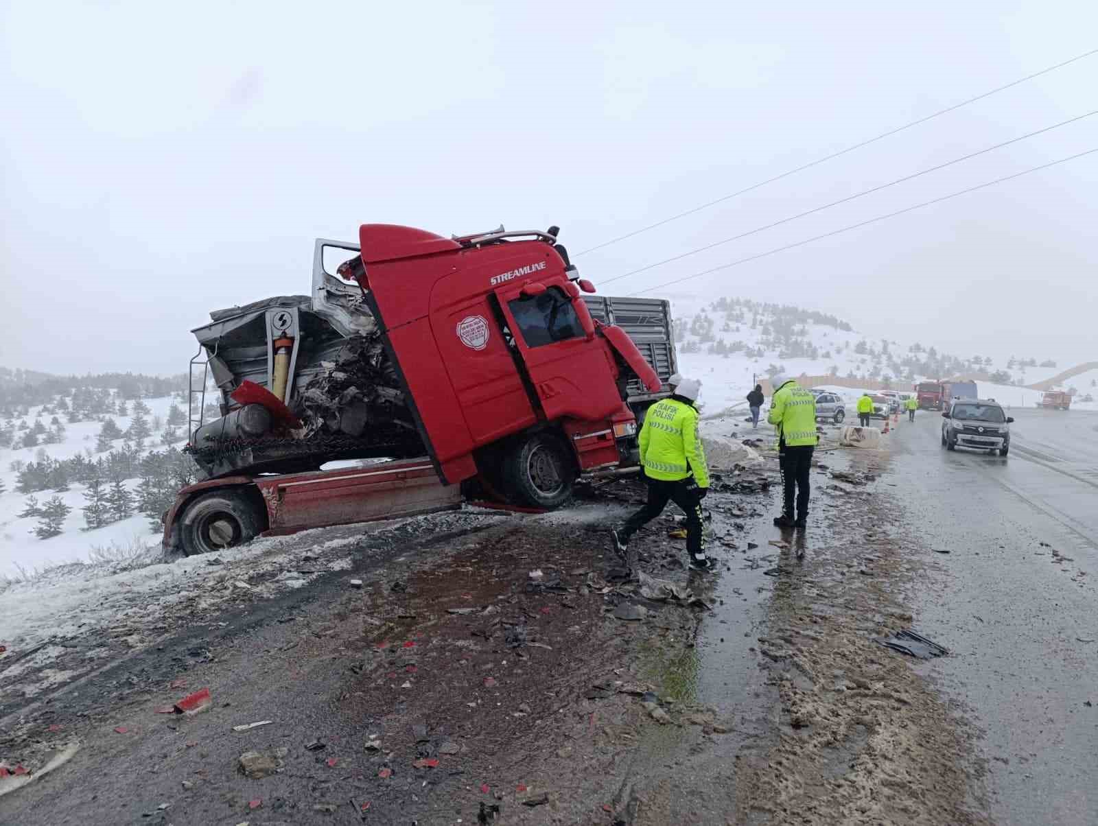 Sivas’ta feci kaza: 1 ölü, 2 yaralı
