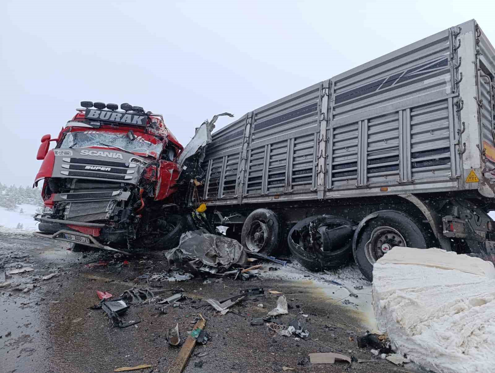 Sivas’ta feci kaza: 1 ölü, 2 yaralı
