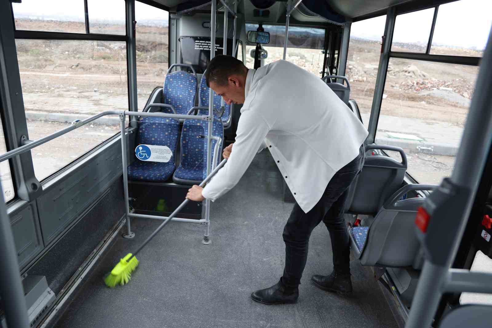 Sivas’ta halk otobüsü şoförünün hareketi takdir topladı
