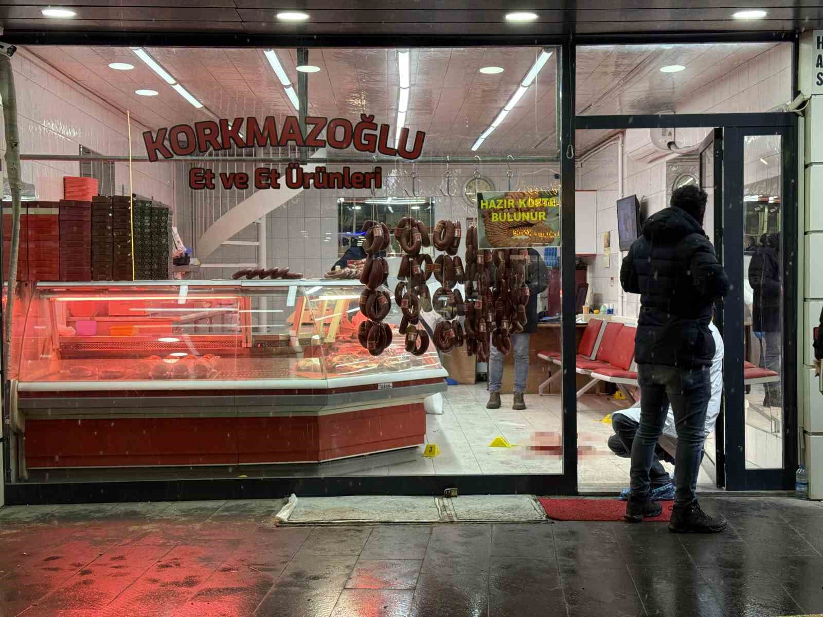 Sivas’ta iki kardeşin yaralandığı silahlı kavga kamerada
