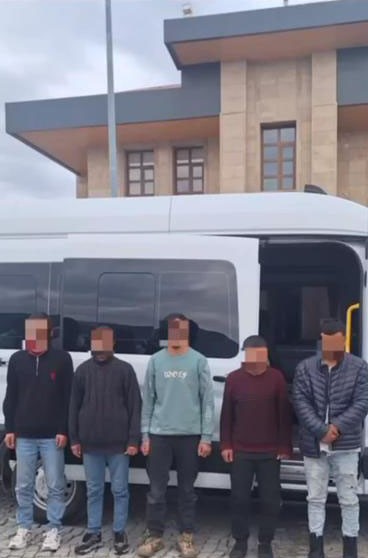 Sivas’ta kamyonette gizlenen 5 kaçak göçmen yakalandı
