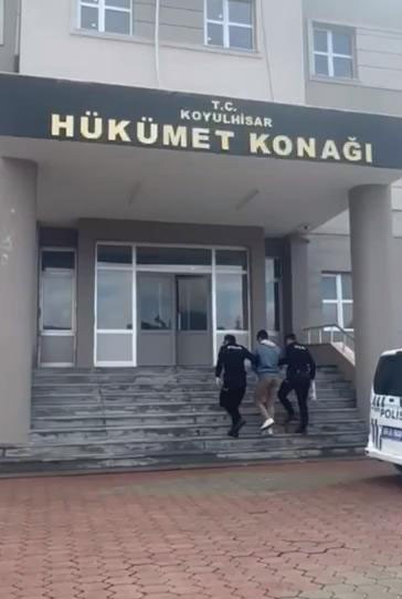 Sivas’ta kamyonette gizlenen 5 kaçak göçmen yakalandı
