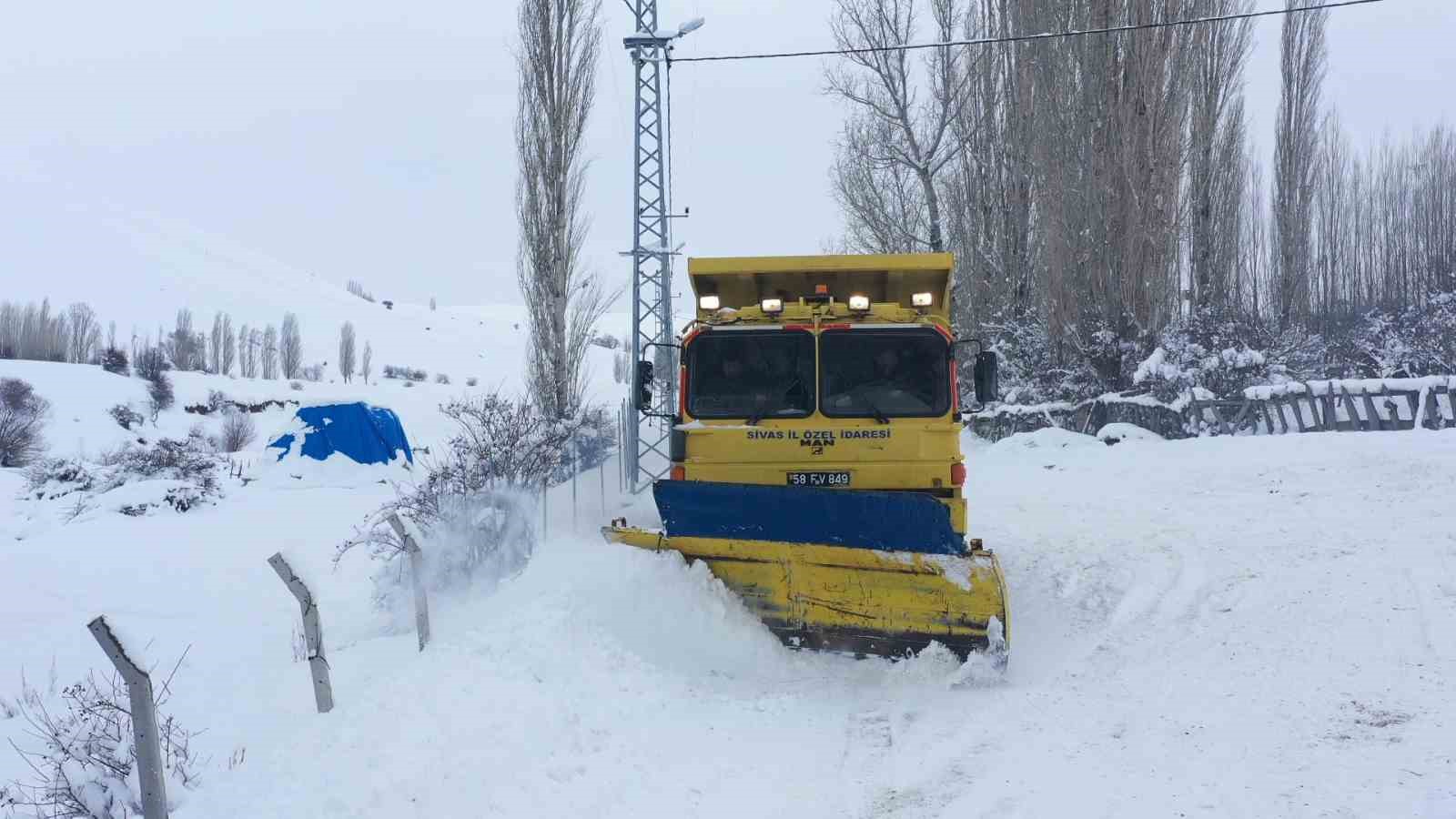 Sivas’ta kar engeline takılan hasta için ekipler seferber oldu
