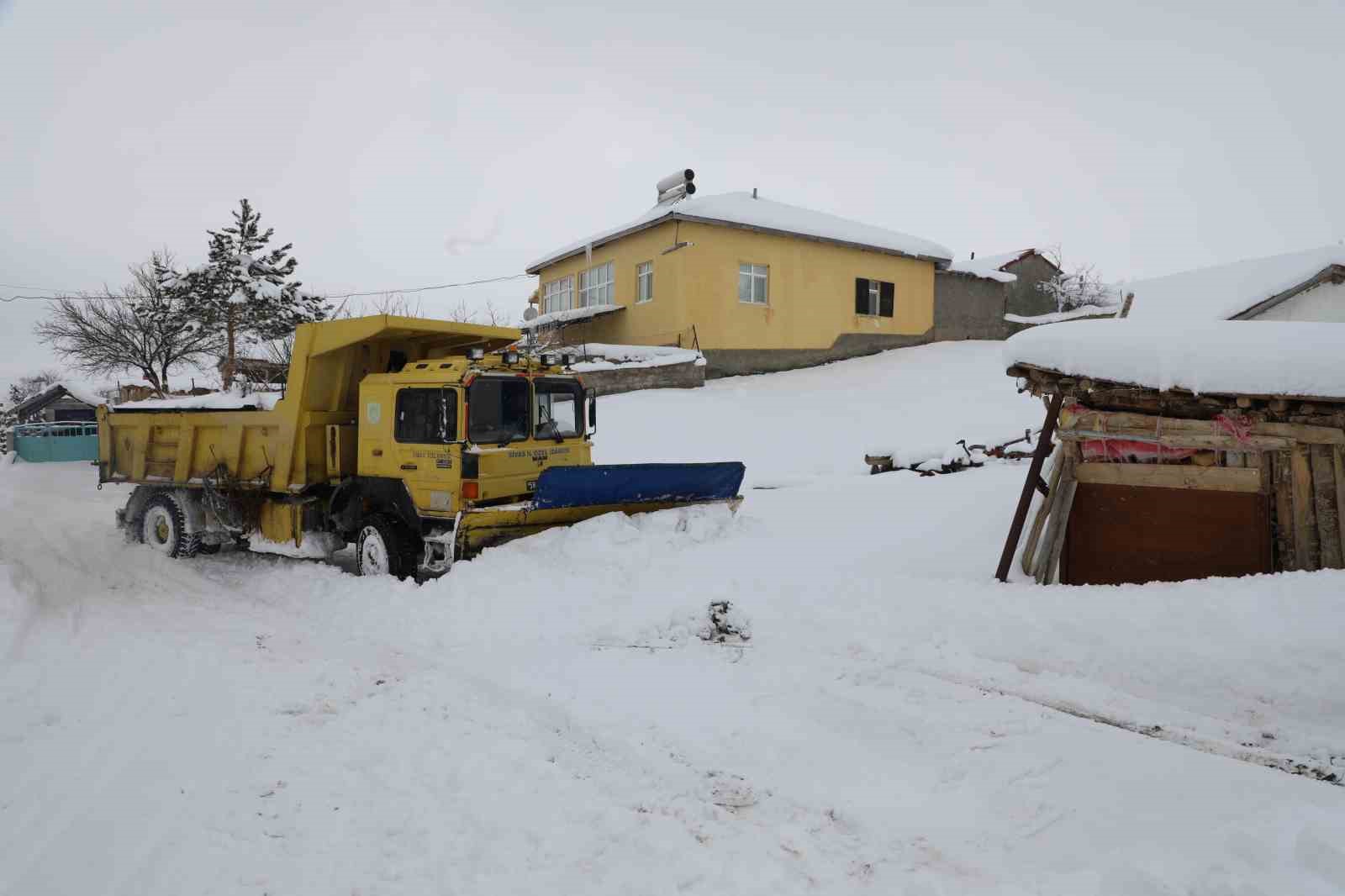 Sivas’ta kar engeline takılan hasta için ekipler seferber oldu
