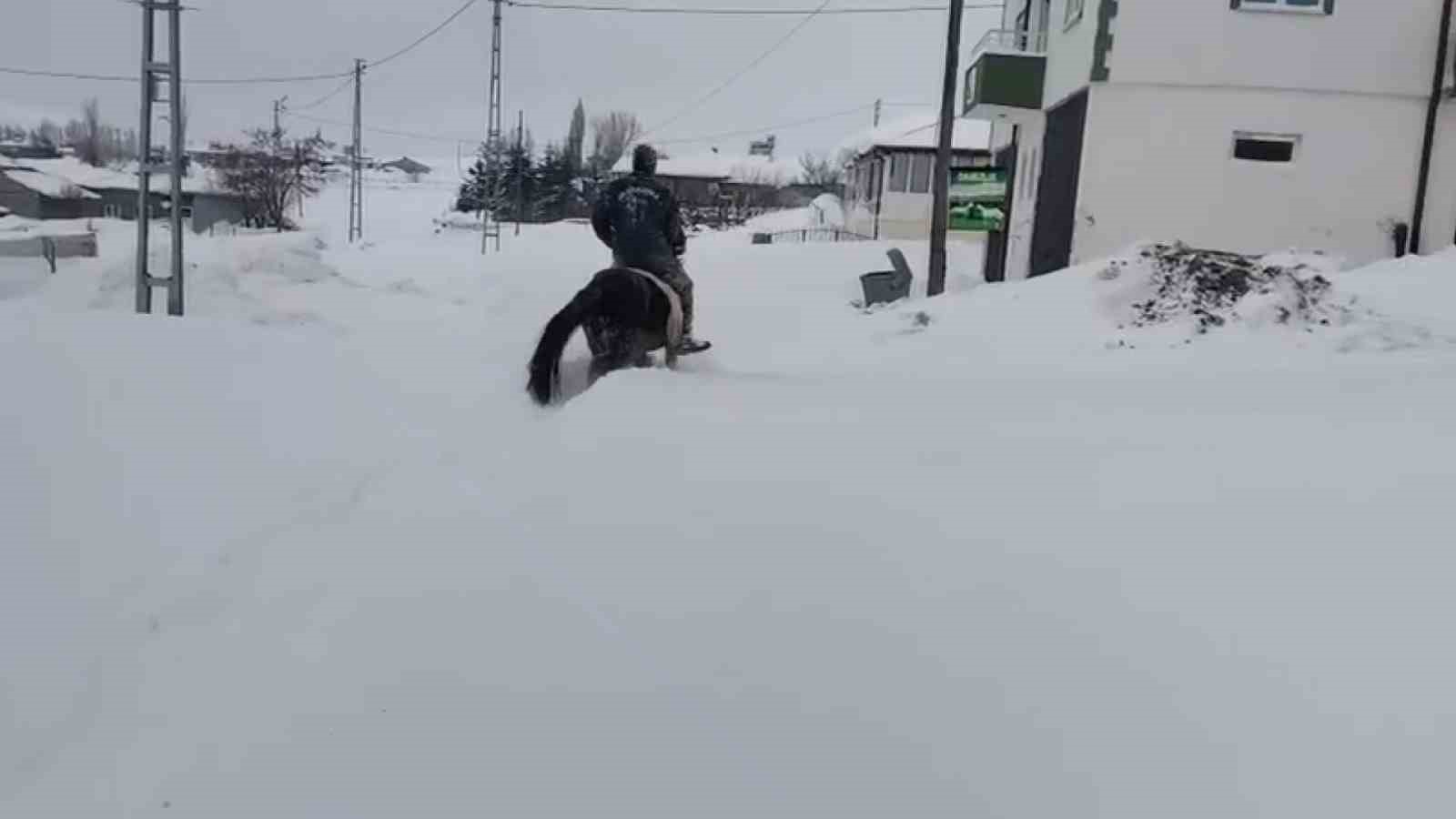 Sivas’ta kar kalınlığı yer yer 2 metreyi aştı, en çok hayvancılık yapanlar zorlandı
