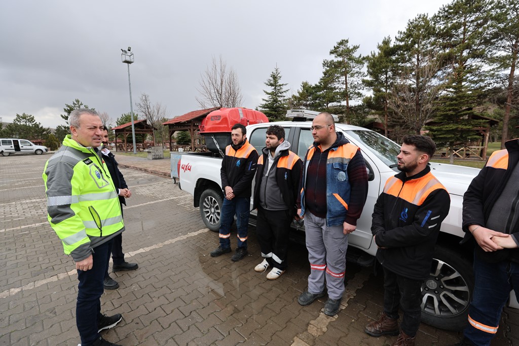 Sivas’ta keneye karşı havadan karadan mücadele
