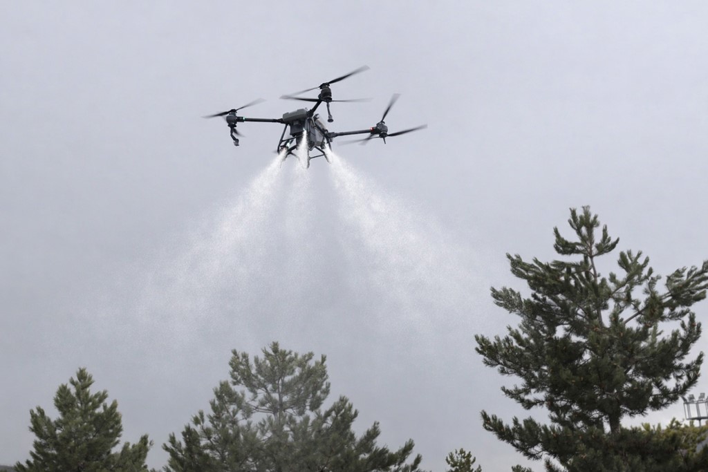 Sivas’ta keneye karşı havadan karadan mücadele
