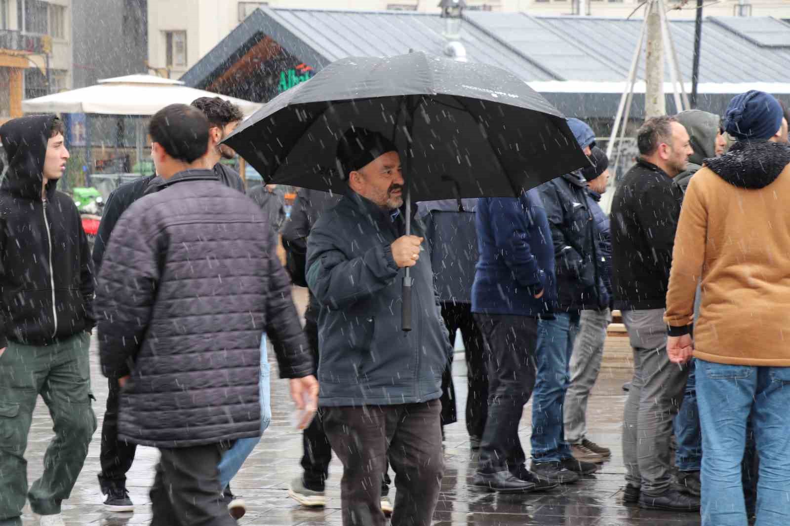 Sivas’ta kış geri döndü
