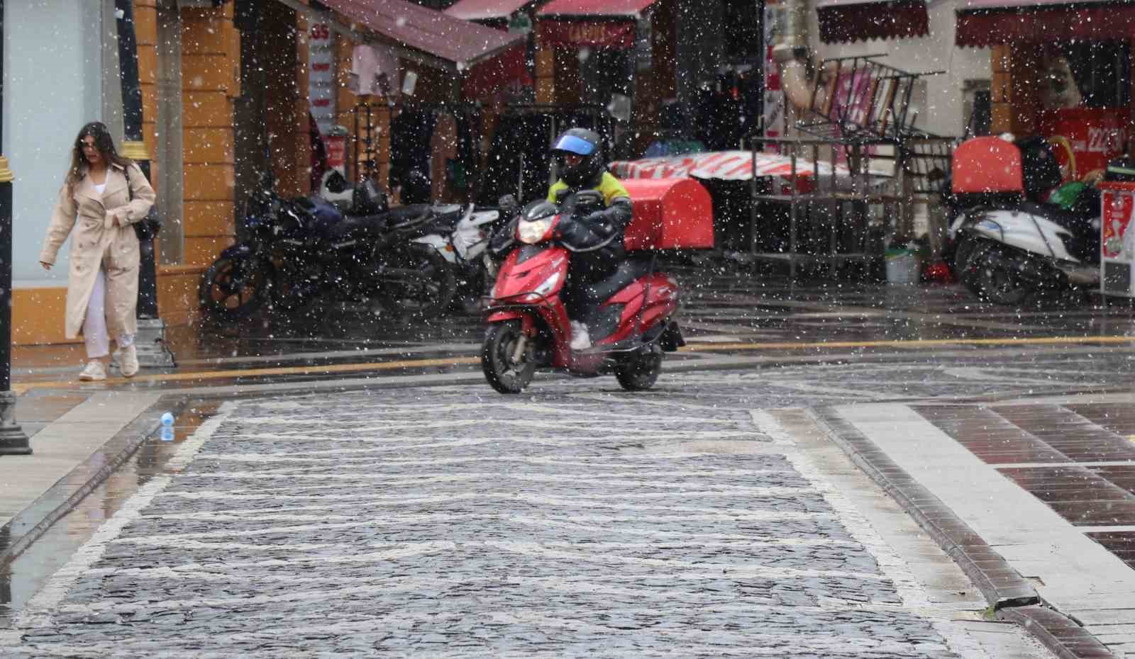 Sivas’ta kış geri döndü
