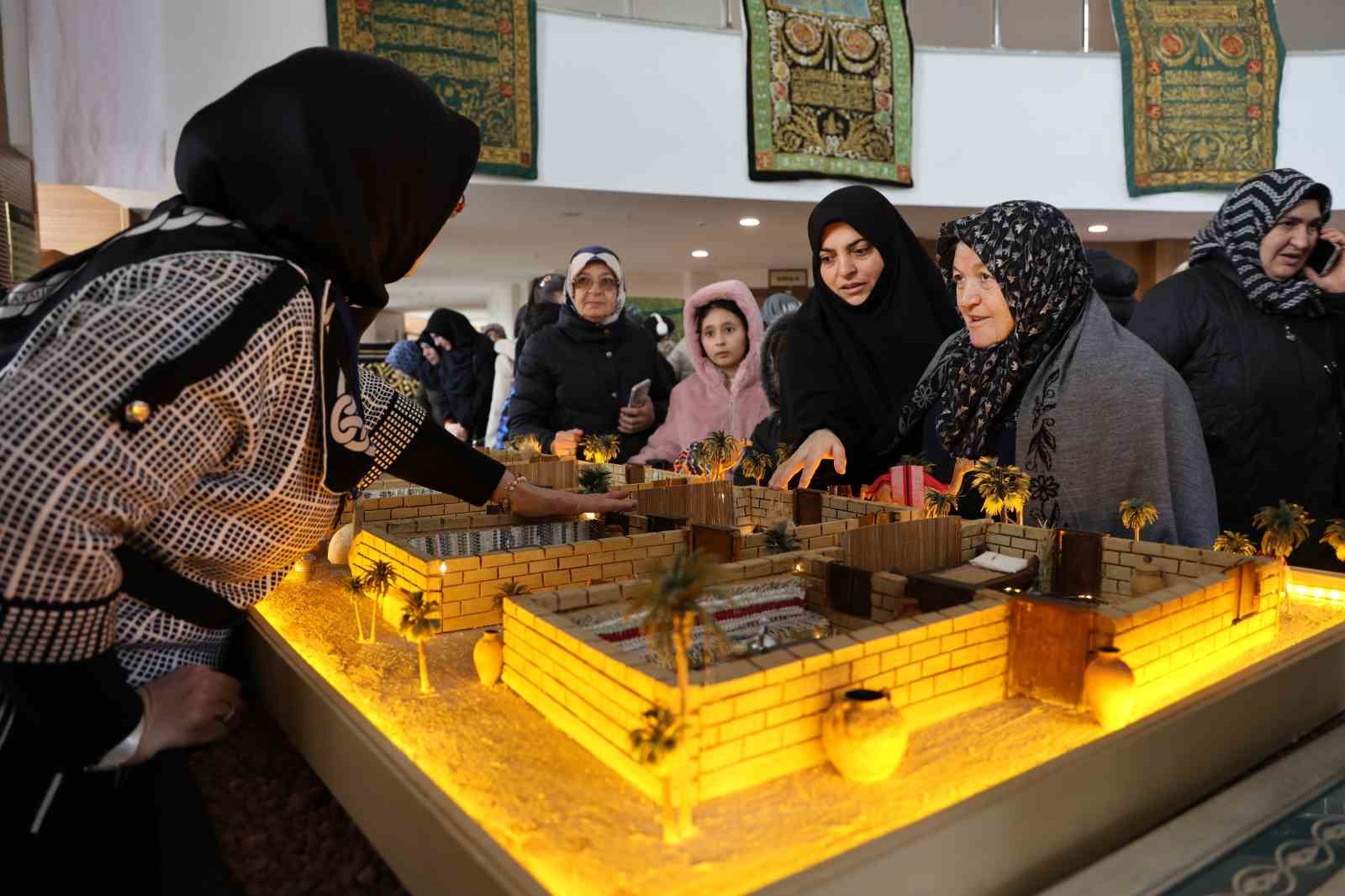 Sivas’ta Mukaddes Emanetler Sergisi’nde uzun kuyruklar oluştu
