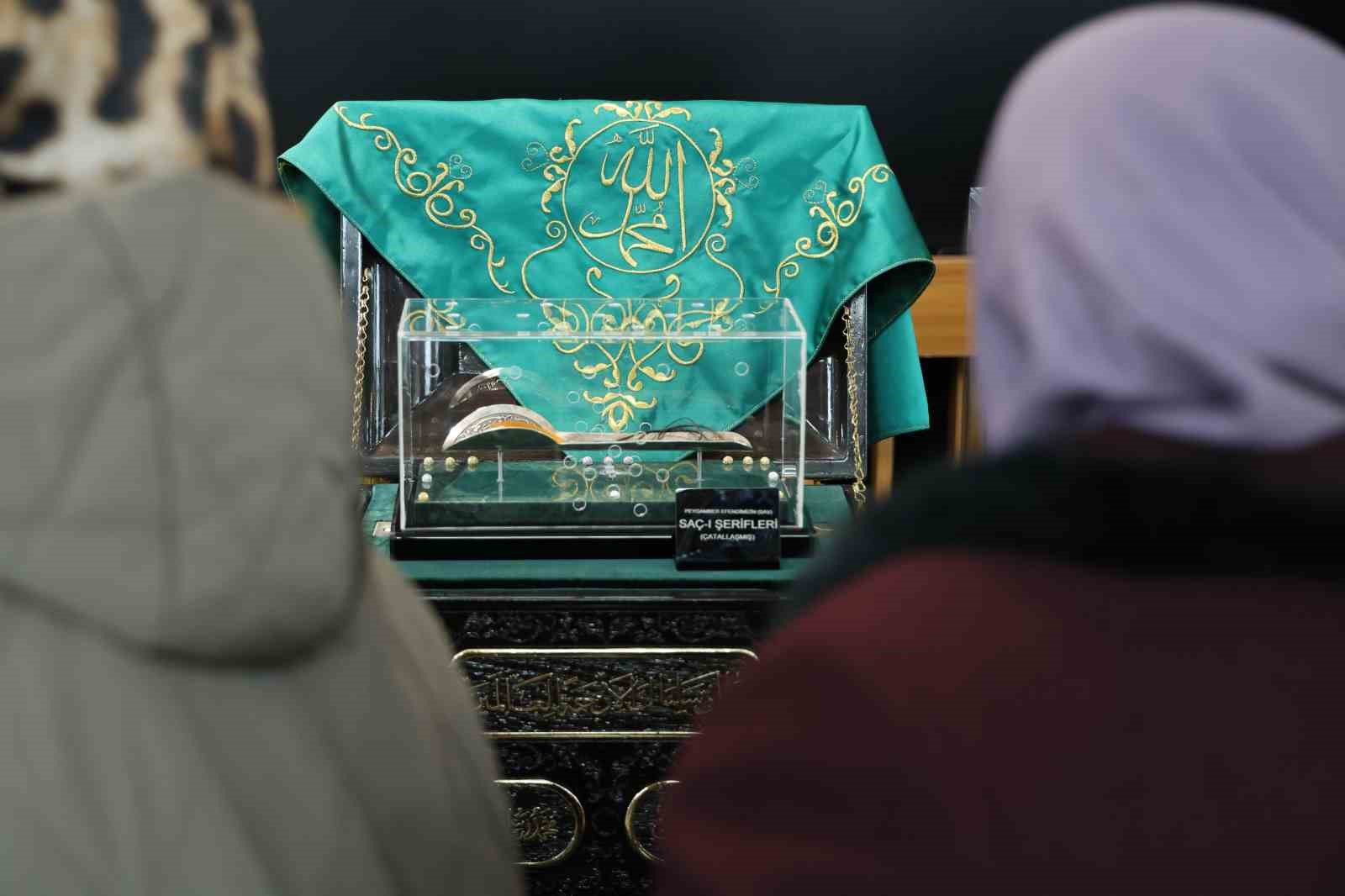 Sivas’ta Mukaddes Emanetler Sergisi’nde uzun kuyruklar oluştu
