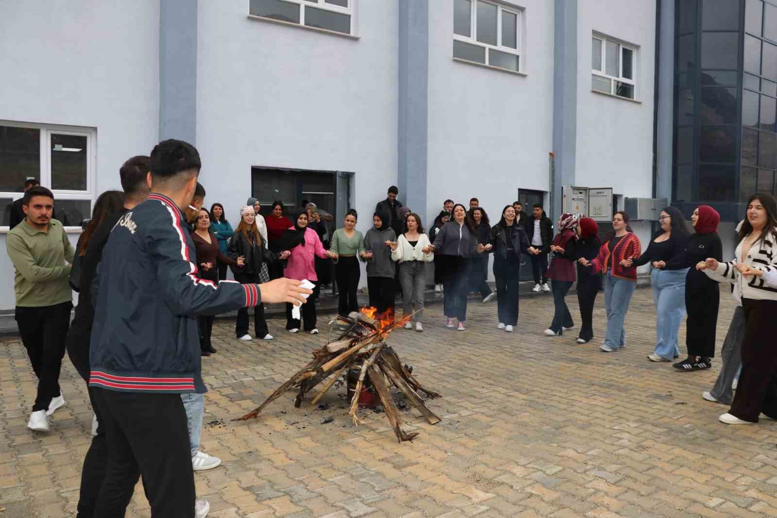 Sivas’ta öğrenciler baharın gelişini kutladı
