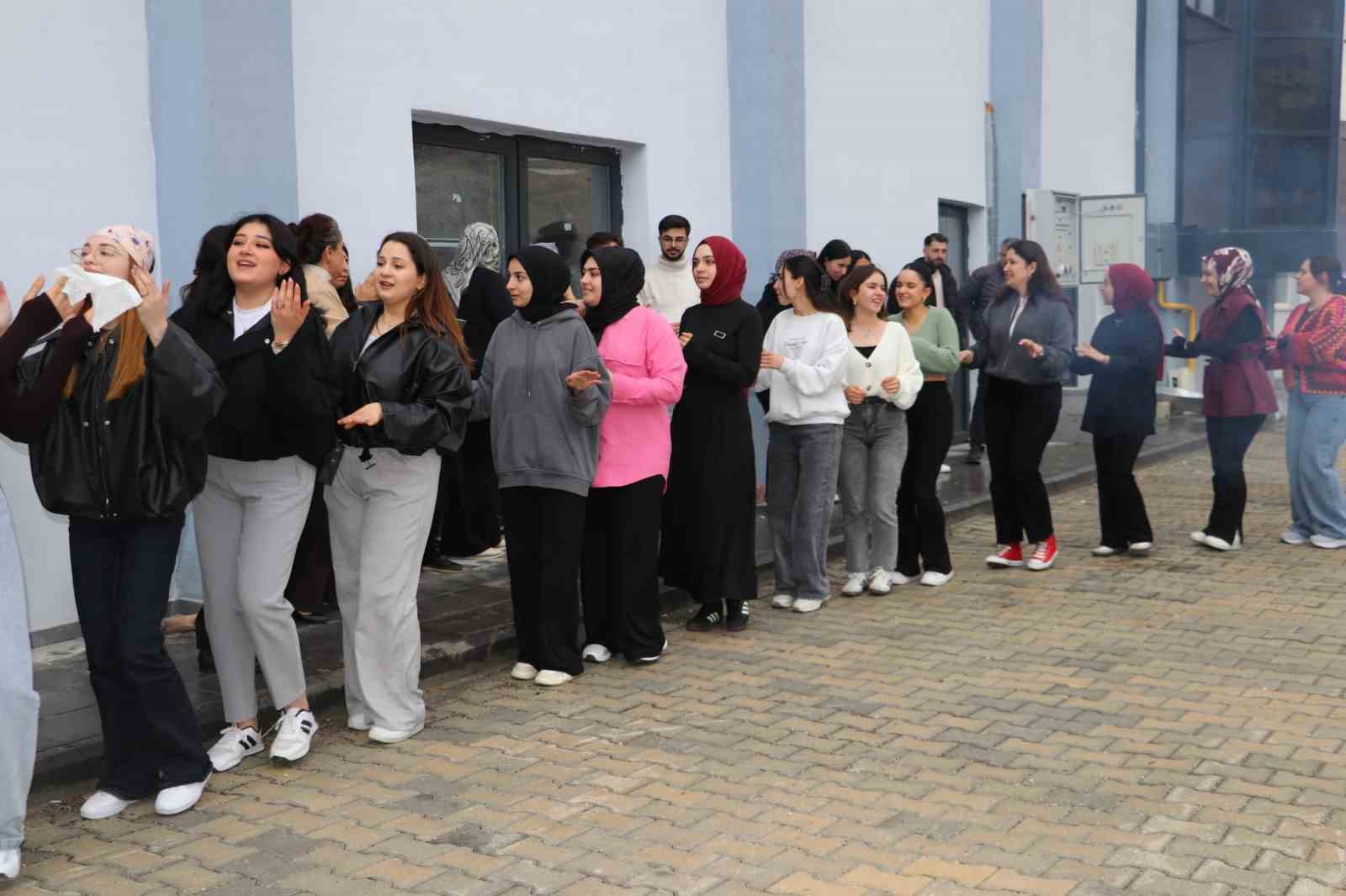 Sivas’ta öğrenciler baharın gelişini kutladı
