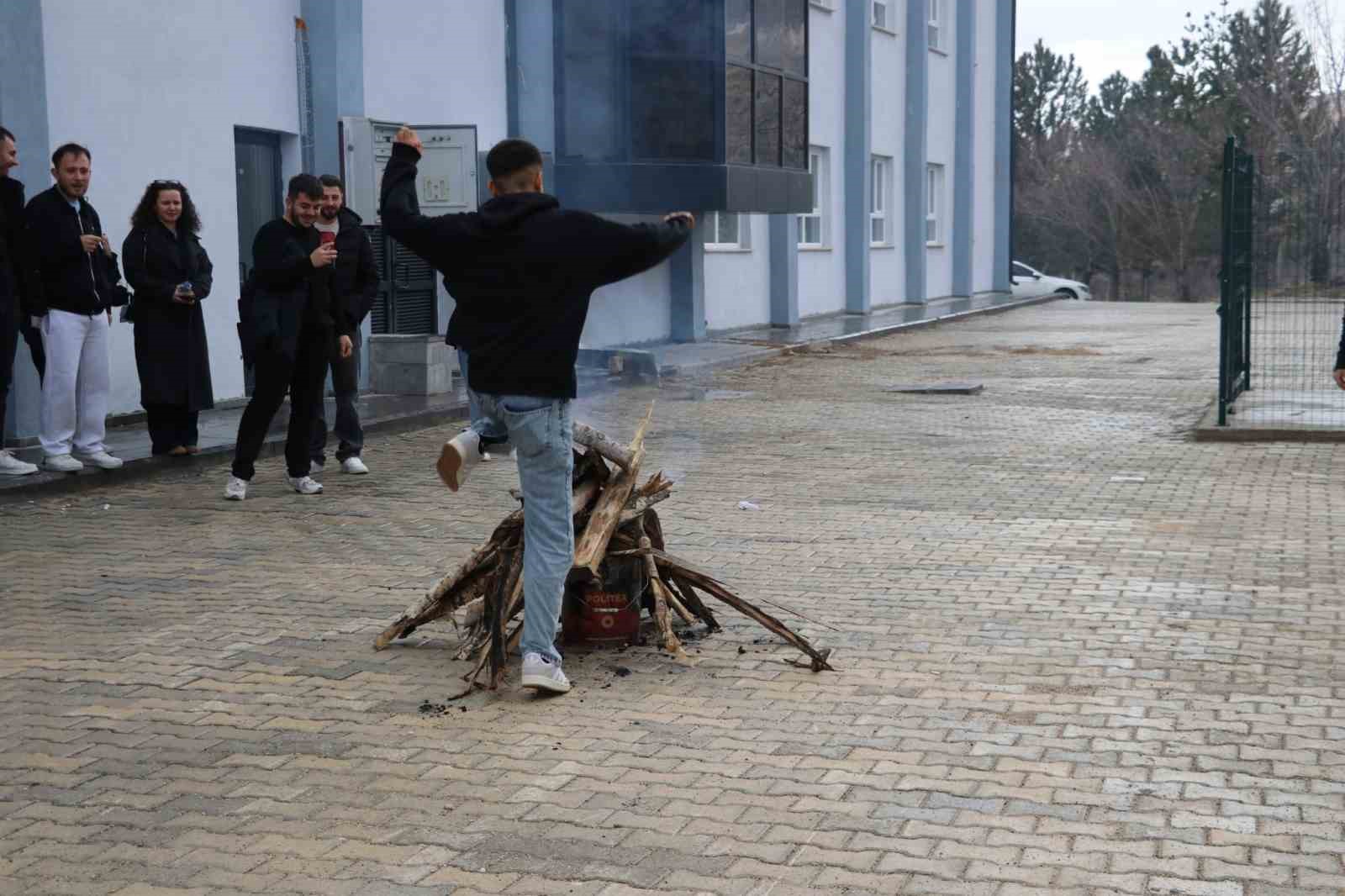 Sivas’ta öğrenciler baharın gelişini kutladı
