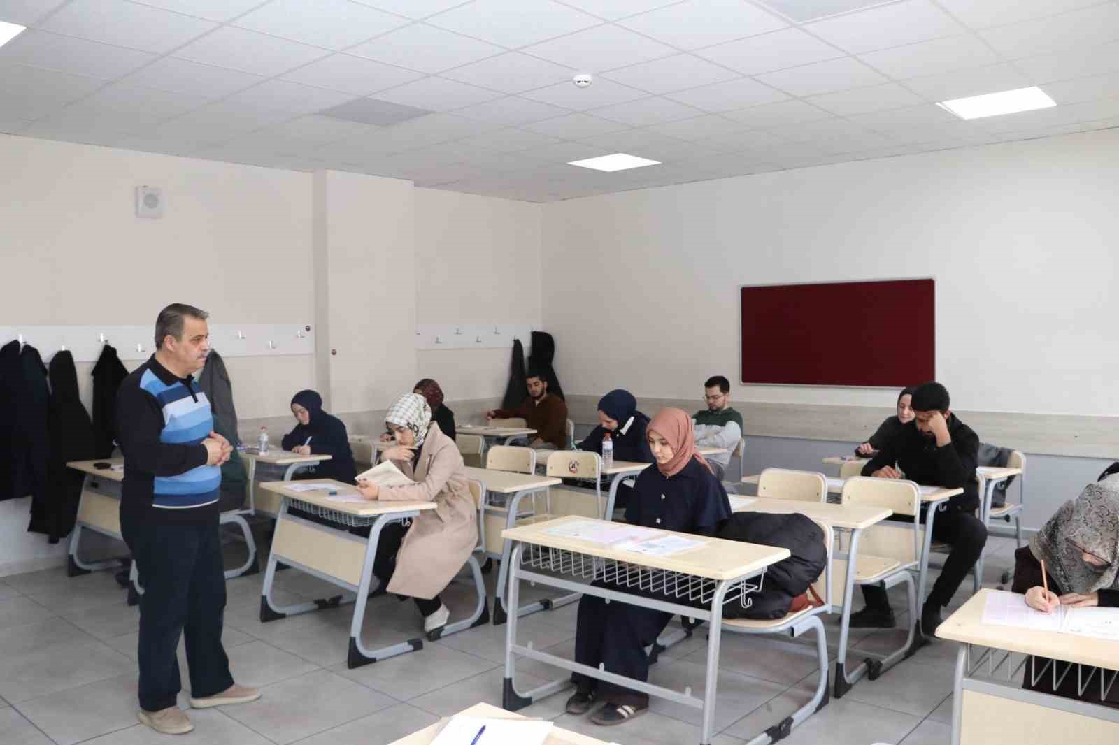 Sivas’ta öğrenciler manevi ödül için ter döktü
