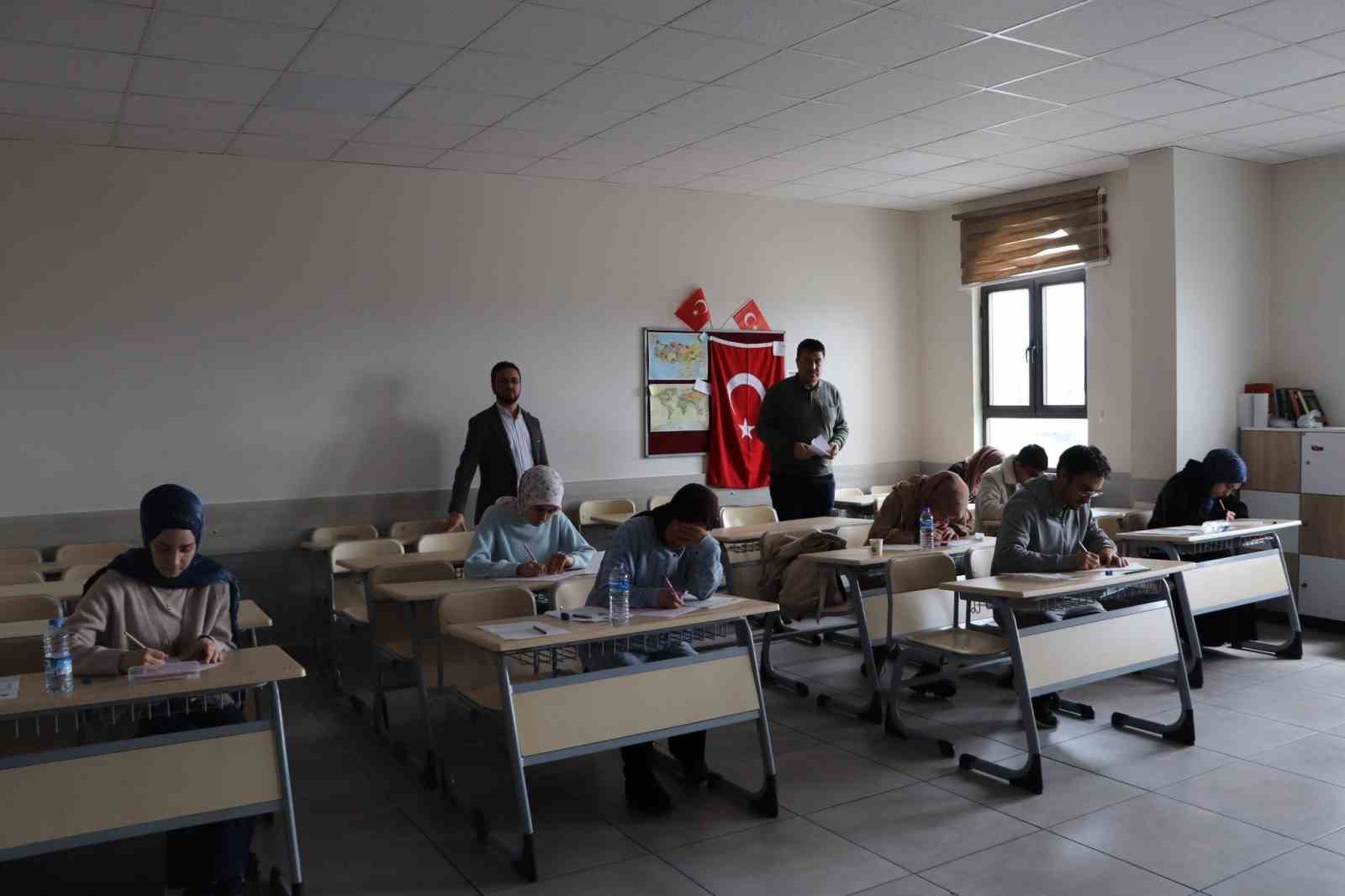 Sivas’ta öğrenciler manevi ödül için ter döktü
