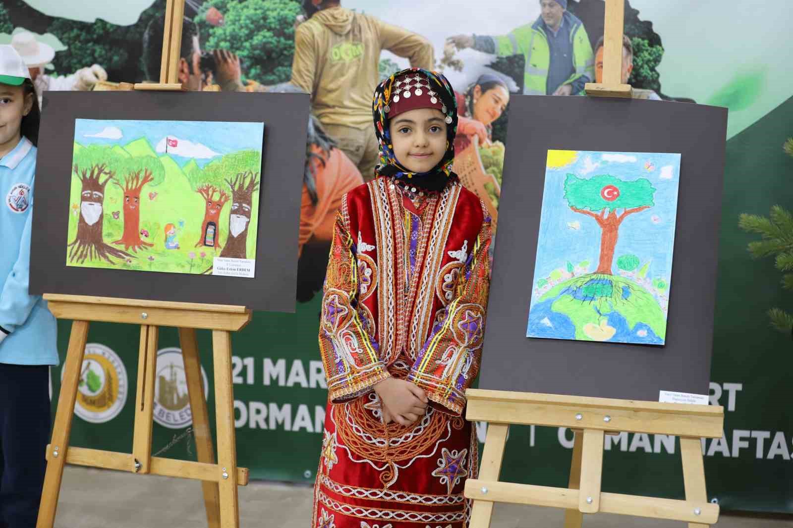 Sivas’ta öğrencilerden Orman Haftası’nda renkli kutlama
