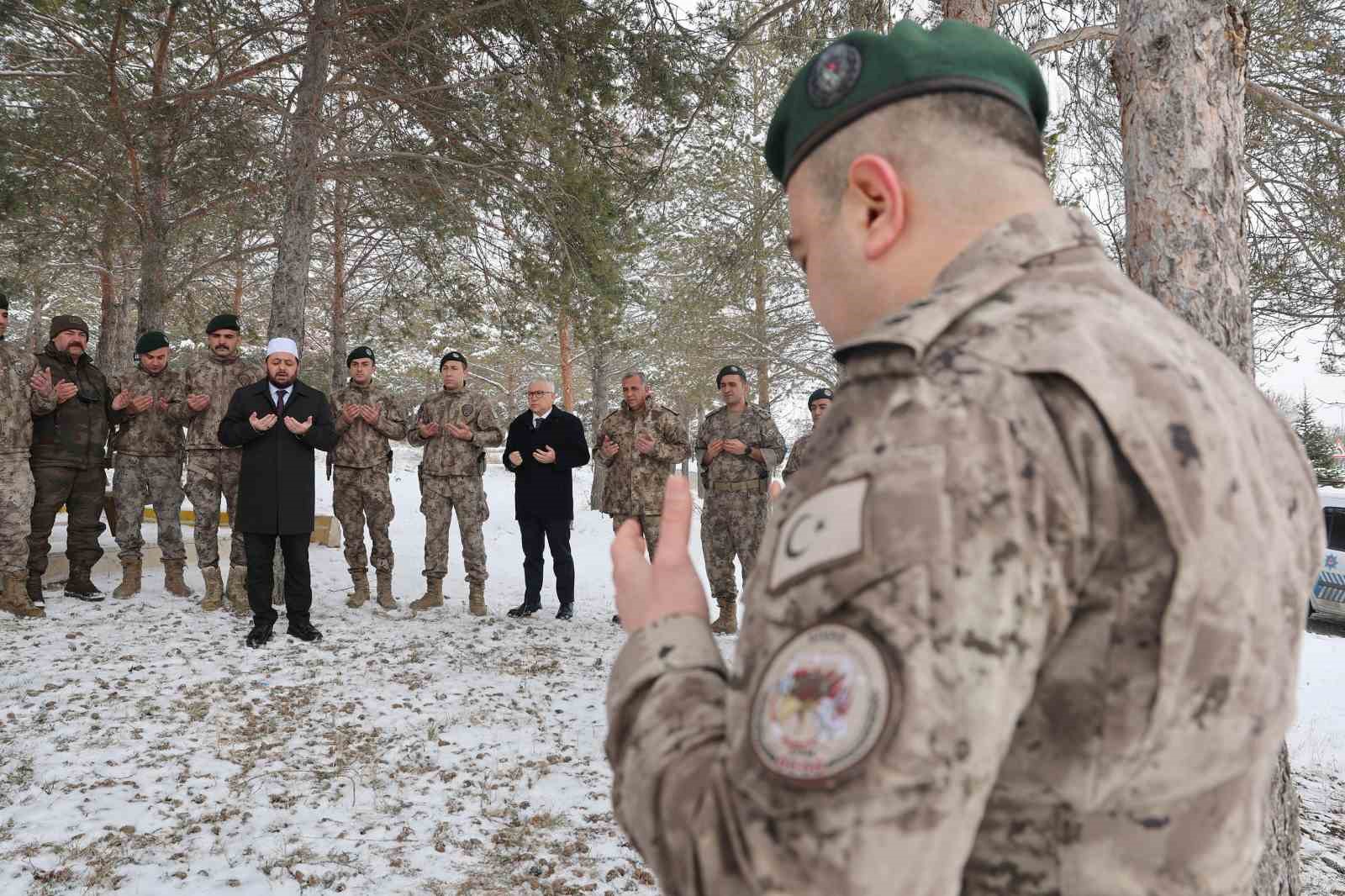 Sivas’ta PÖH timleri dualarla Suriye’ye uğurlandı
