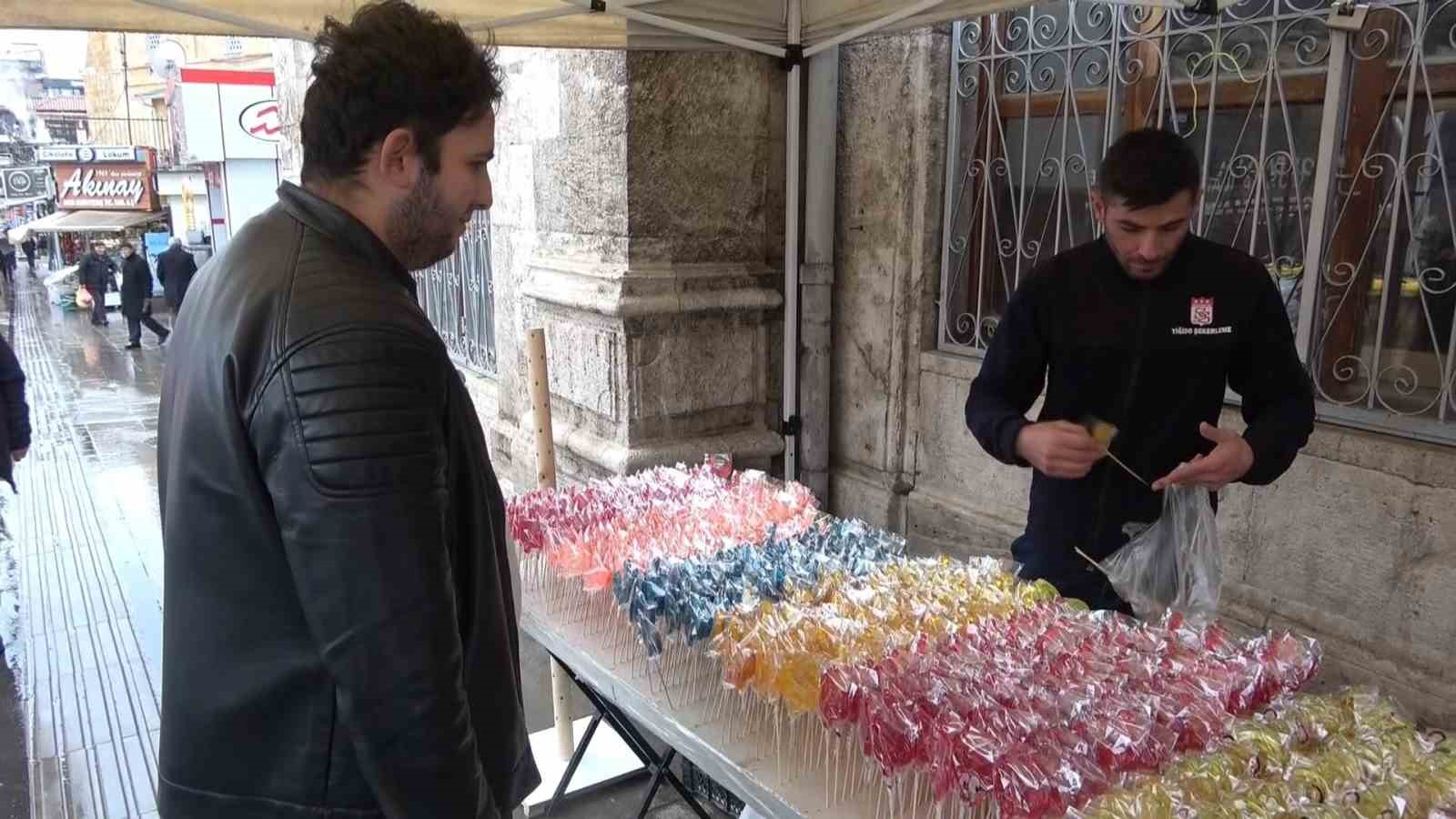 Sivas’ta Ramazanın habercisi horoz şekerler tezgahlara döndü
