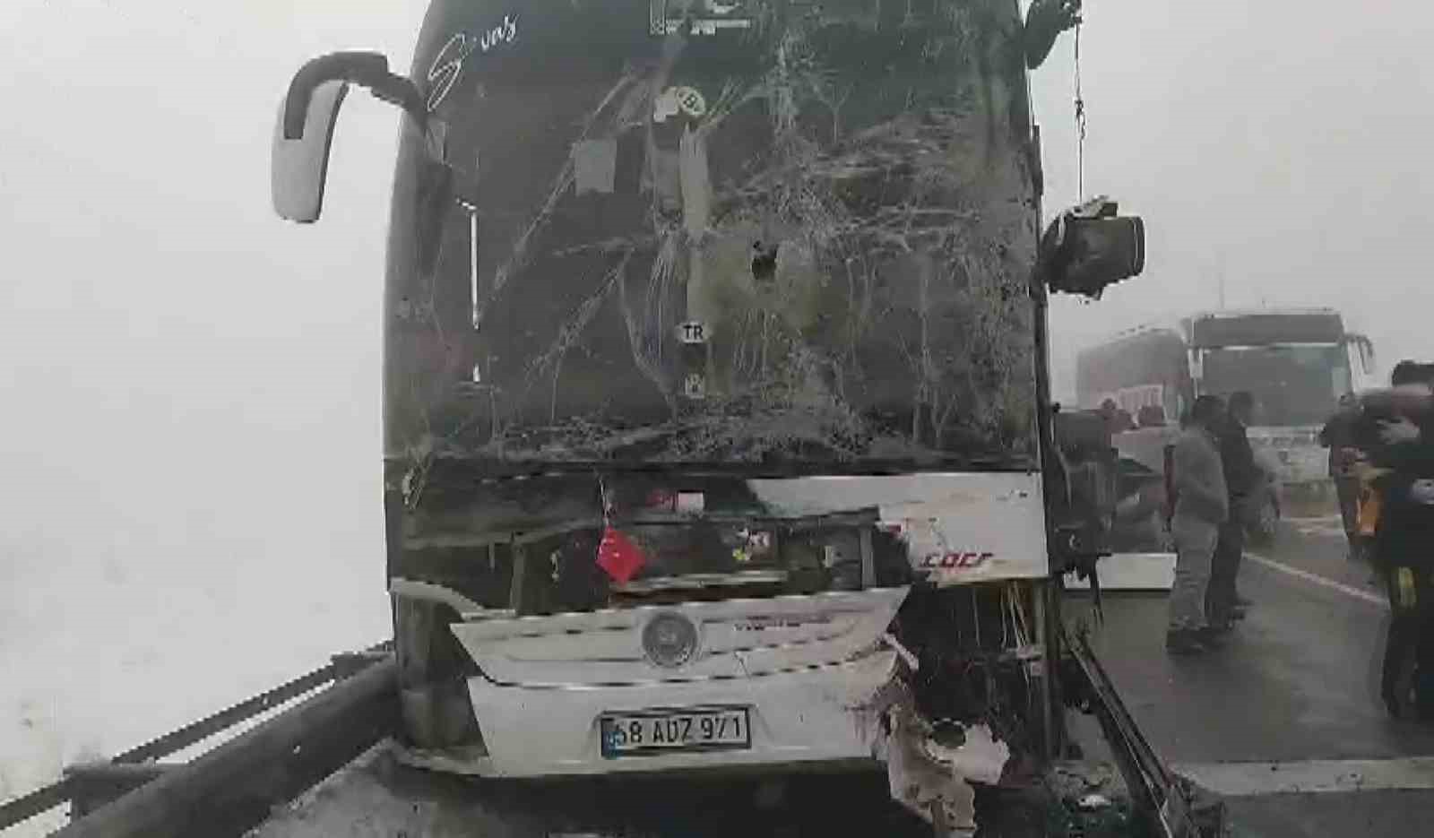 Sivas’ta sis zincirleme kazaya neden oldu: 7 yaralı
