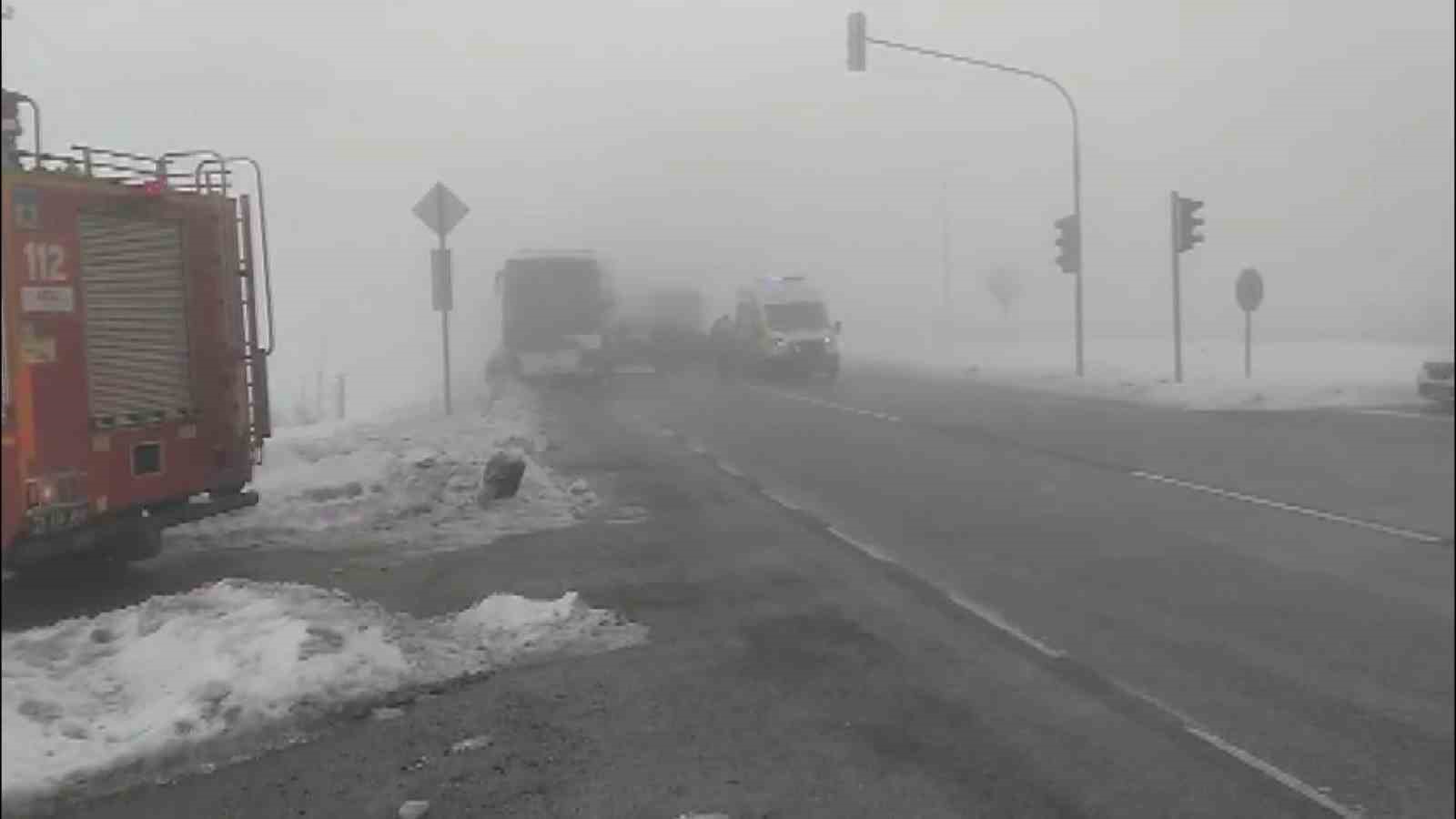 Sivas’ta sis zincirleme kazaya neden oldu: 7 yaralı
