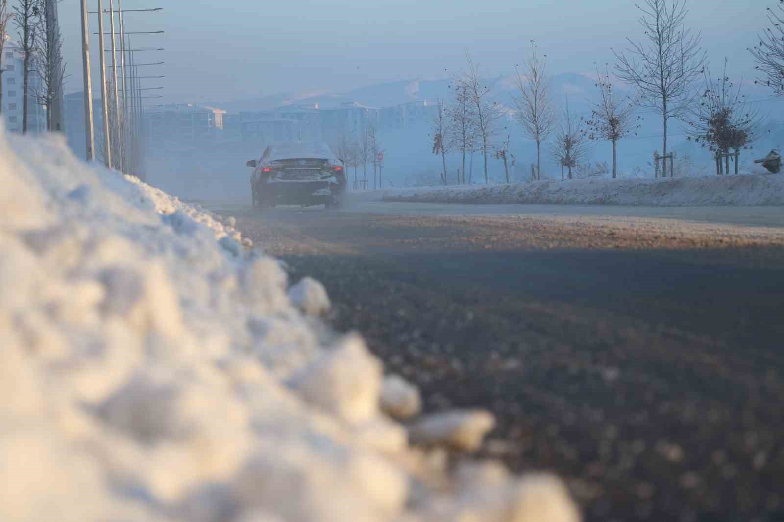 Sivas’ta termometreler eksi 19 dereceyi gösterdi
