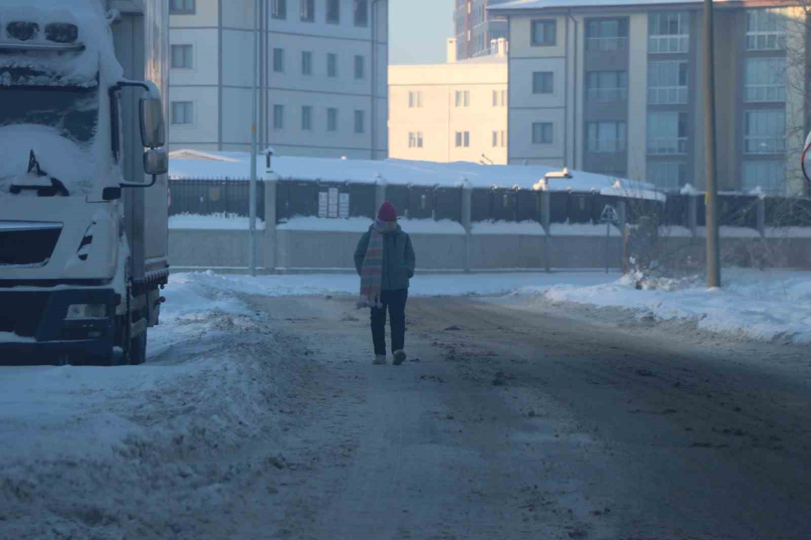 Sivas’ta termometreler eksi 19 dereceyi gösterdi
