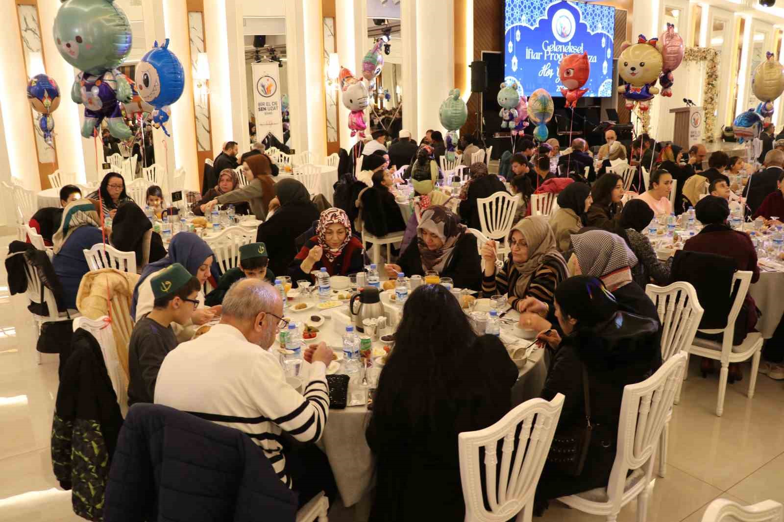 Sivas’ta yetim çocuklar iftar sofrasında buluştu
