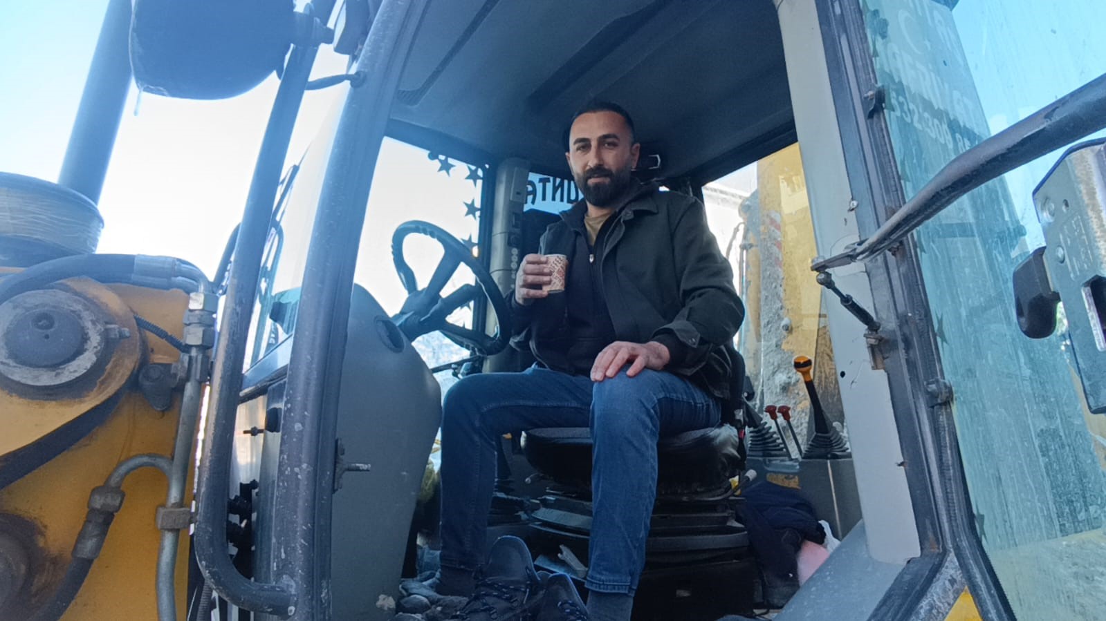 Sivas’ta yürekleri ısıtan dayanışma, karla mücadele çalışanlarına sıcak süt ikramı
