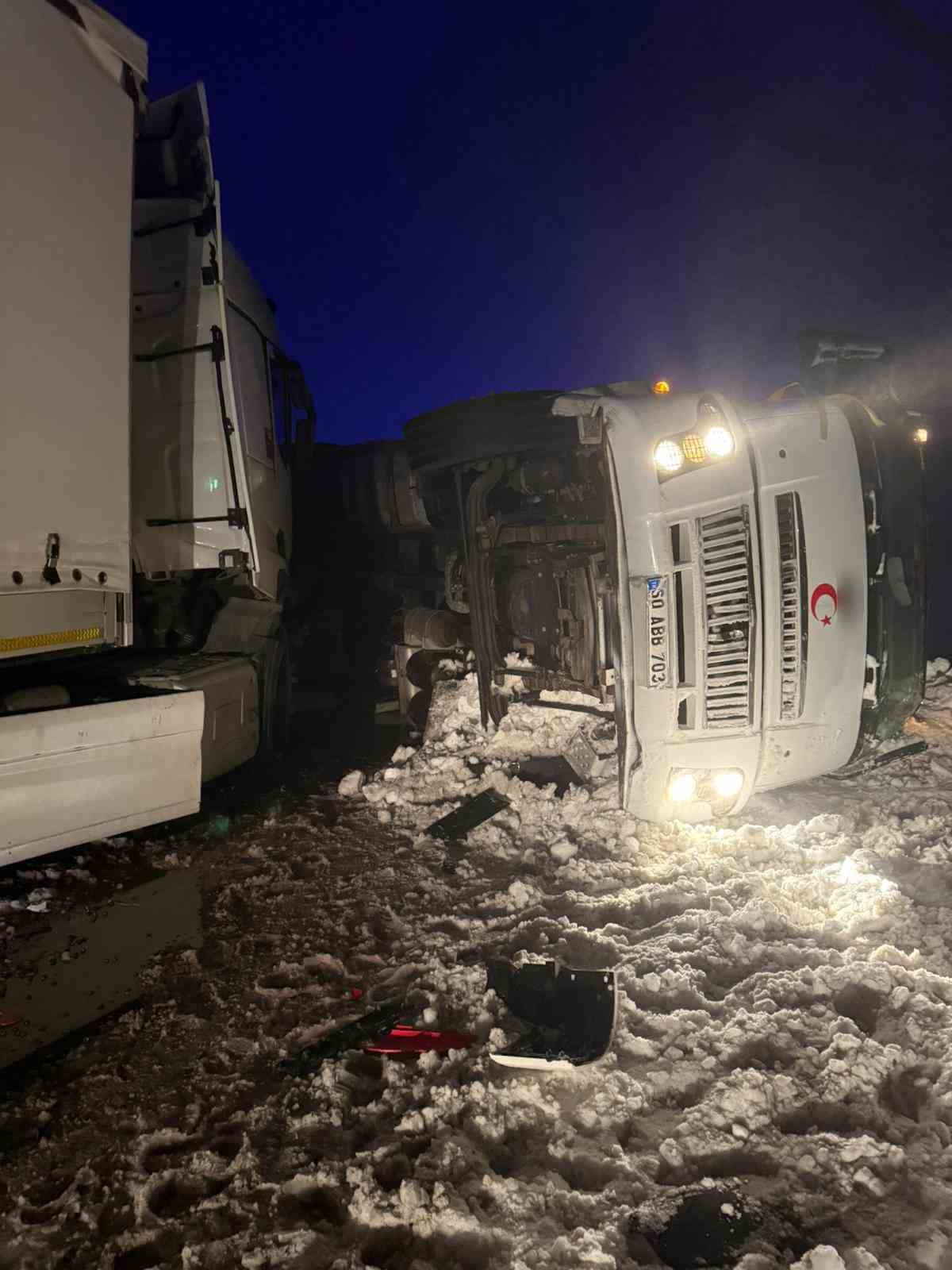 Sivas’ta zincirleme trafik kazası: 8 yaralı
