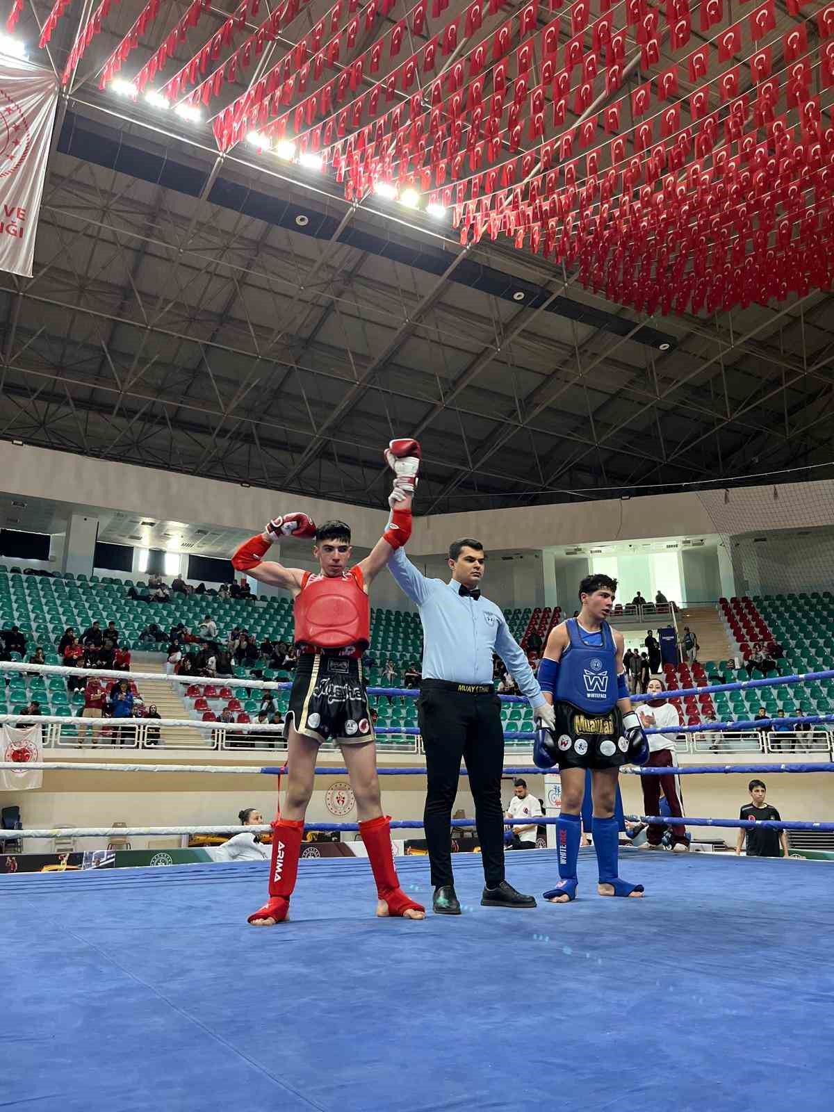 Siverekli sporcu Muay-Thai Türkiye Şampiyonası’nda ikinci oldu
