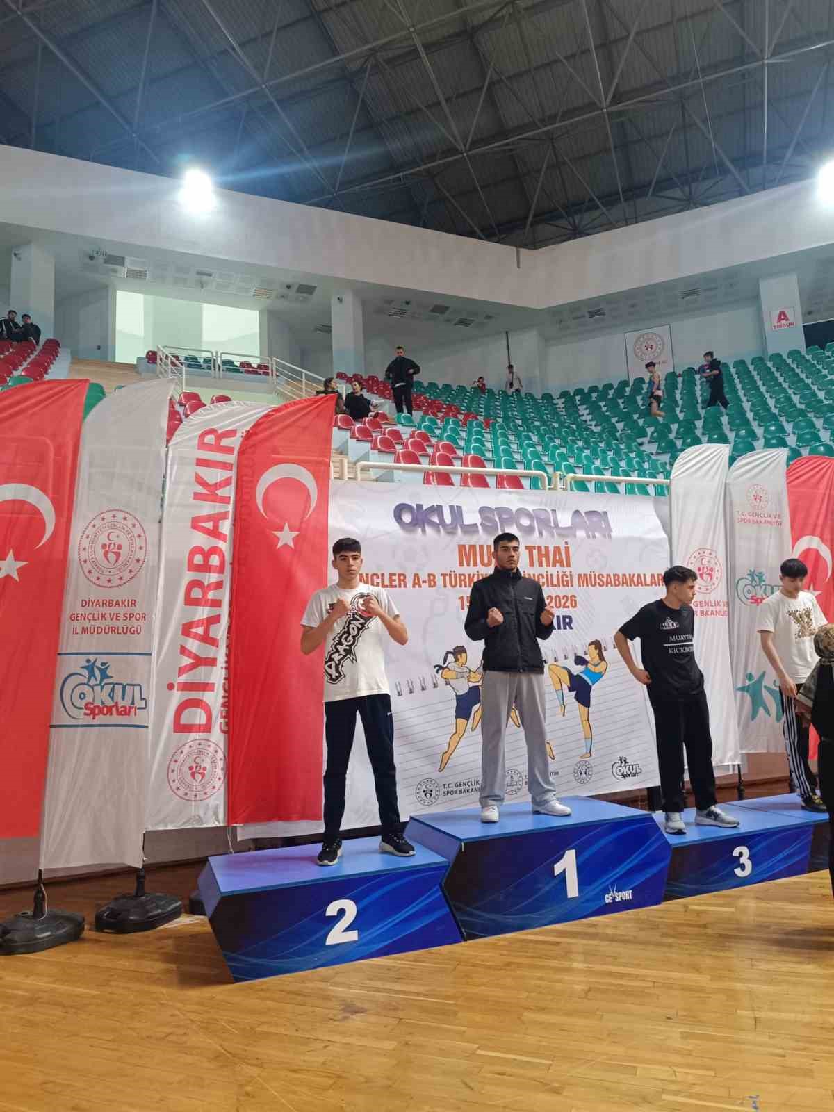 Siverekli sporcu Muay-Thai Türkiye Şampiyonası’nda ikinci oldu
