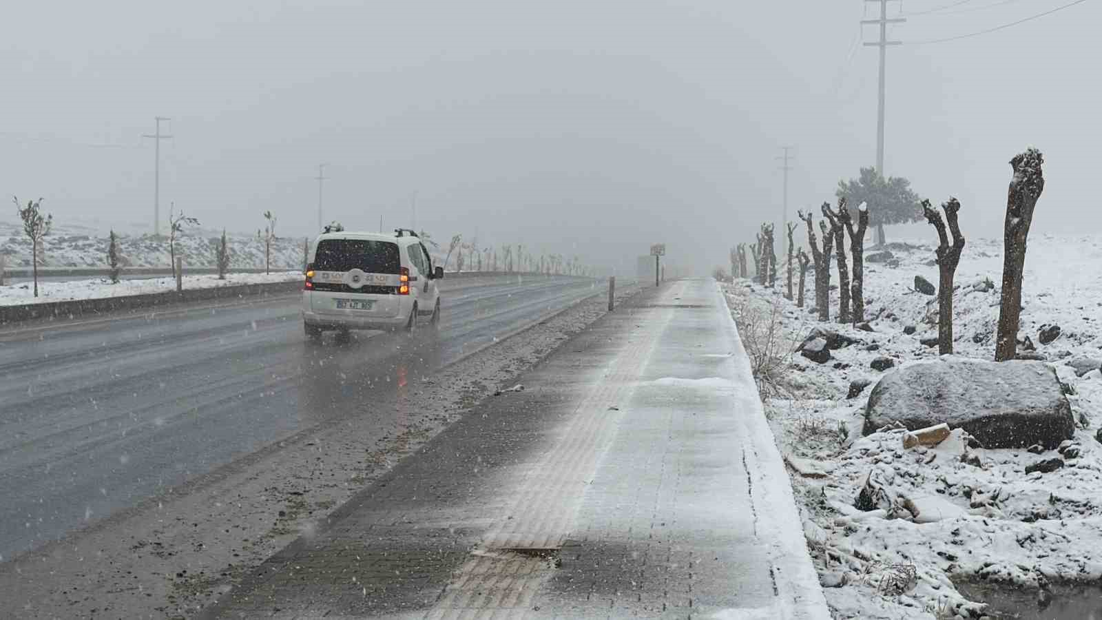 Siverek’te beklenen kar yağışı etkisini göstermeye başladı
