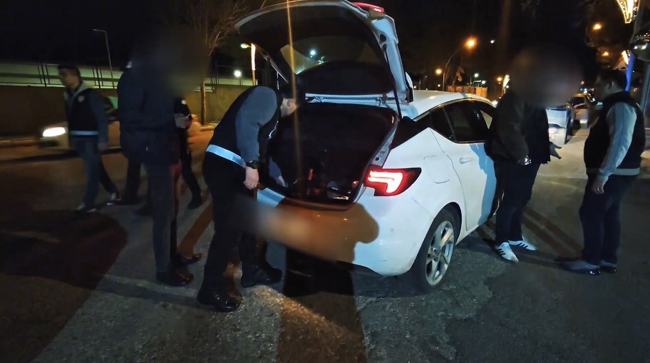 Siverek’te "Huzur-63" uygulaması: 2 aranan şahıs yakalandı
