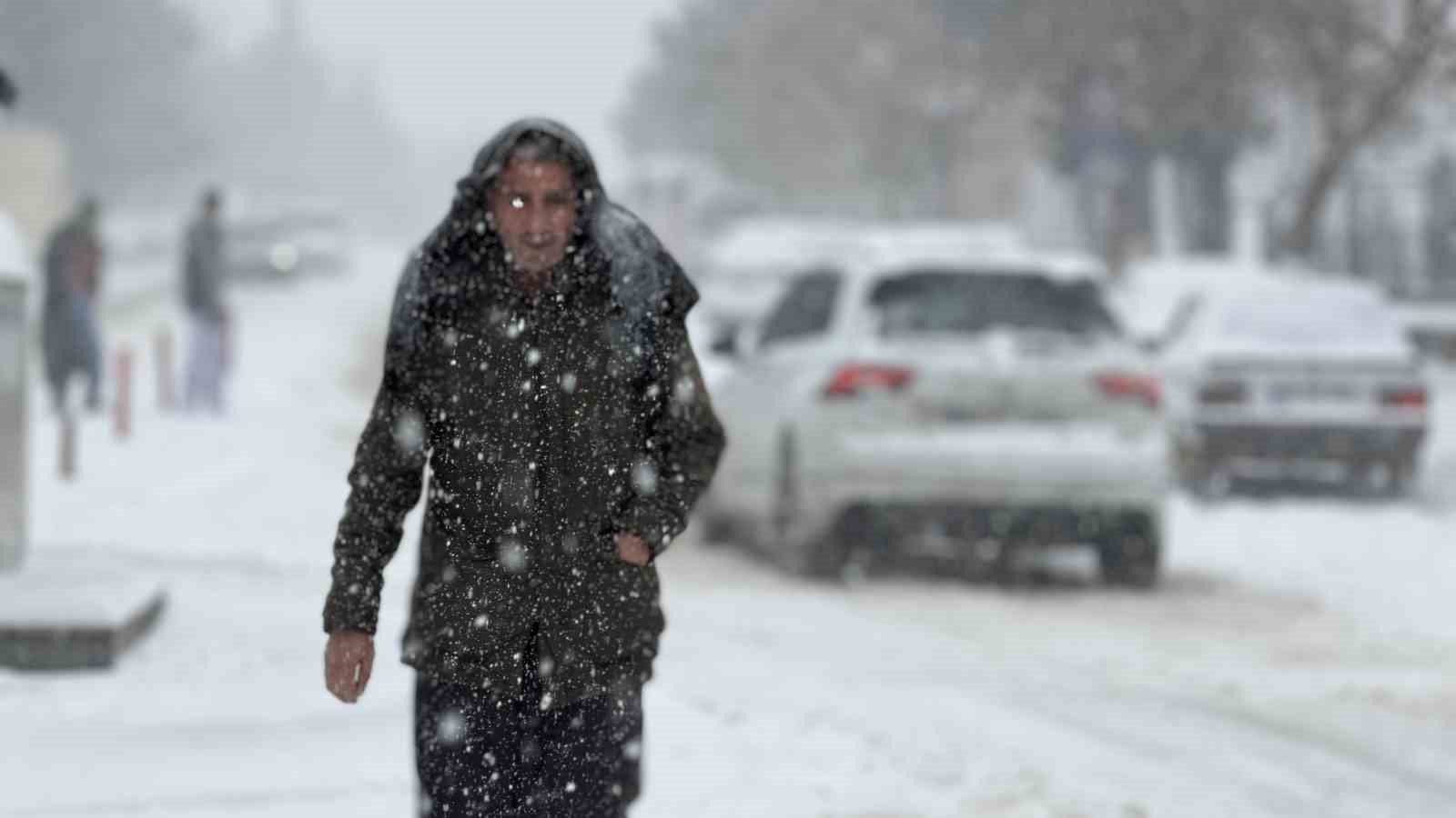 Siverek’te kar yağışı sonrası kazalar peş peşe geldi
